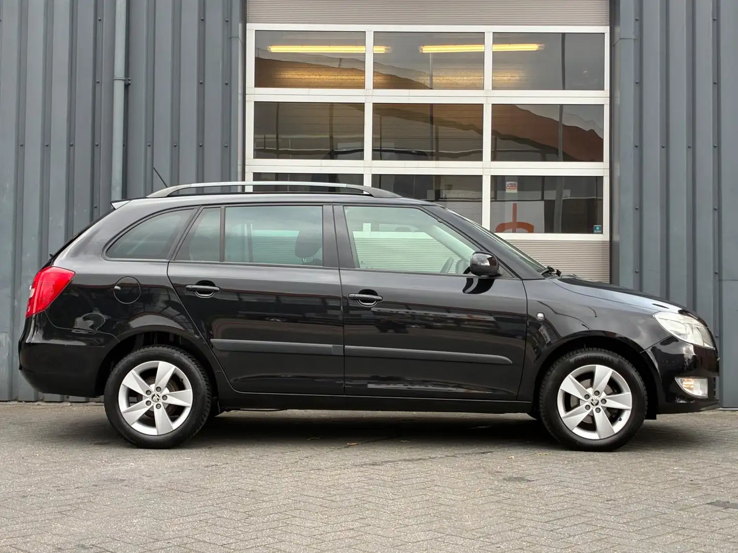 Skoda Fabia Combi 1.2 TSI Sprint Airco Cruise Lm velgen Zwart - 2