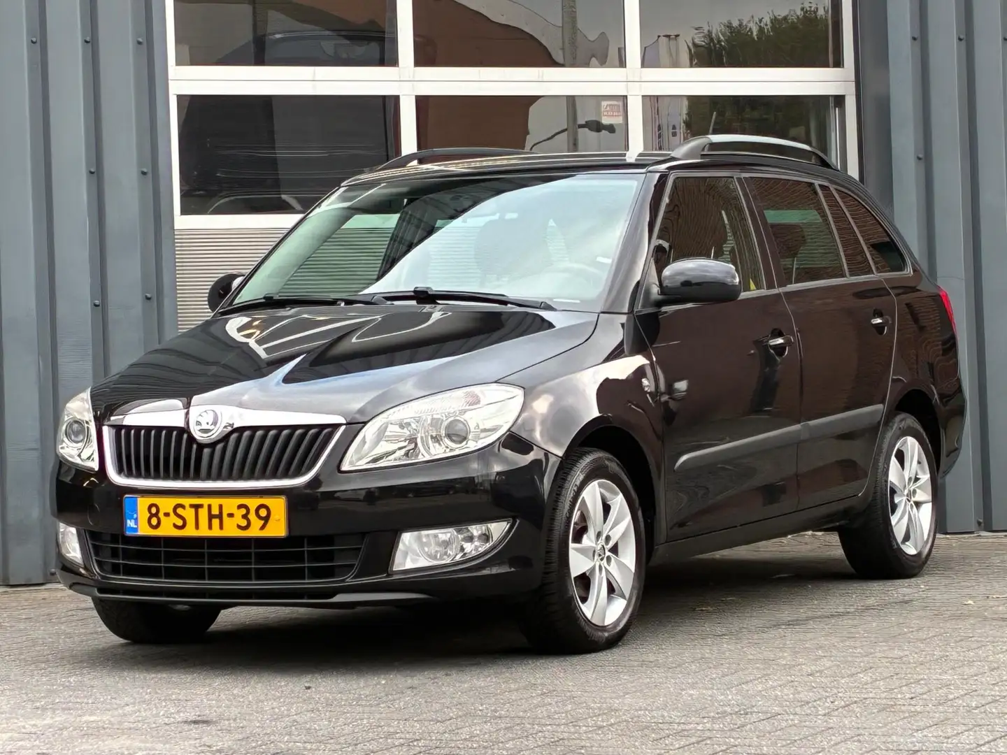 Skoda Fabia Combi 1.2 TSI Sprint Airco Cruise Lm velgen Zwart - 1