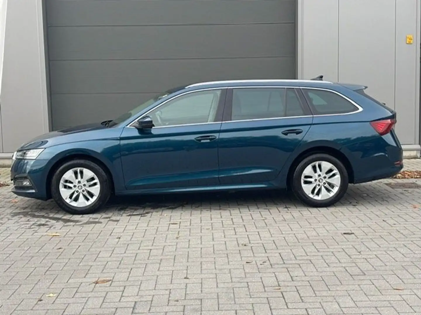 Skoda Octavia Octavia Combi 2.0 TDI Ambition Bleu - 2