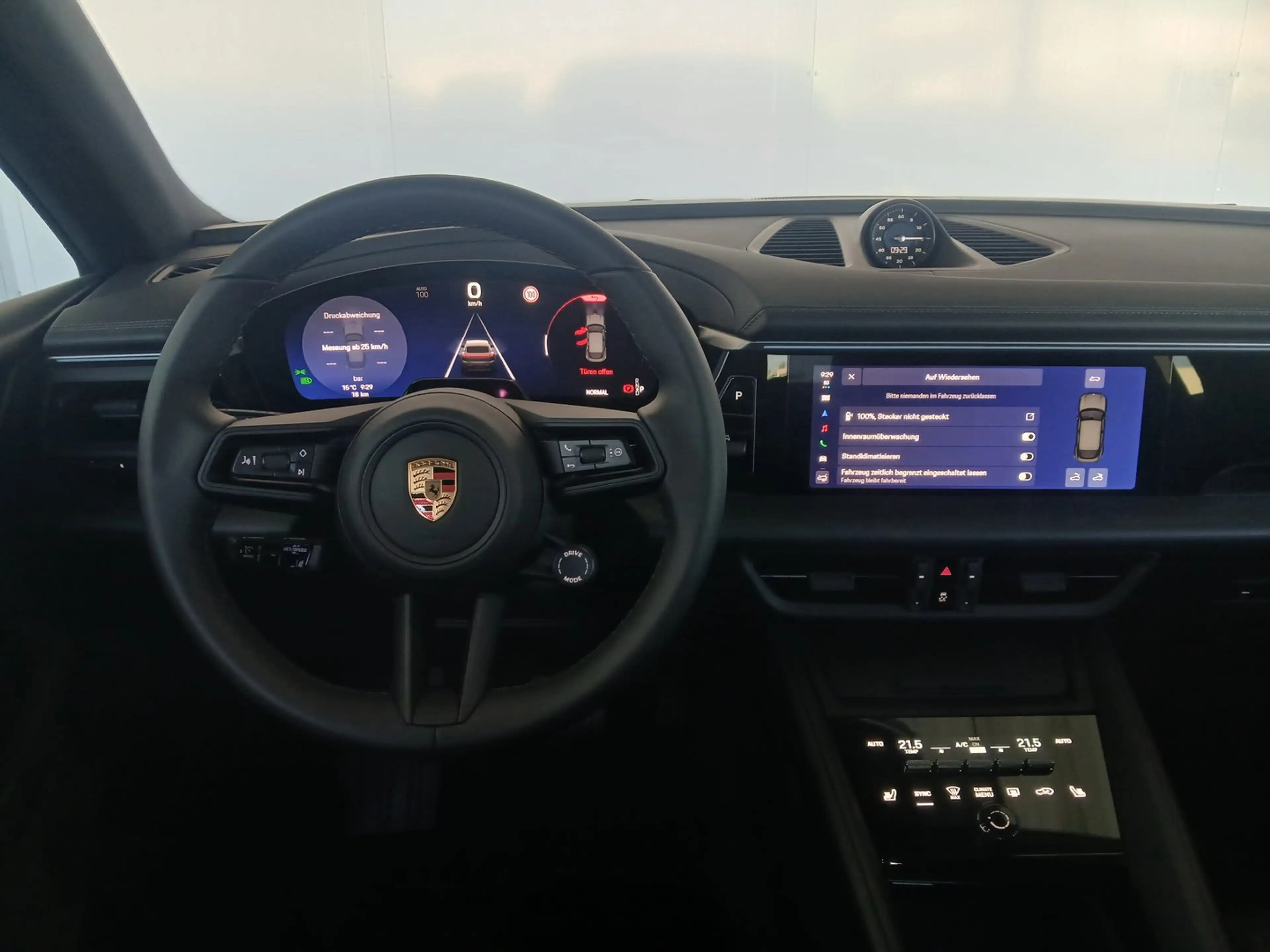 Porsche Macan 4 — photo 13