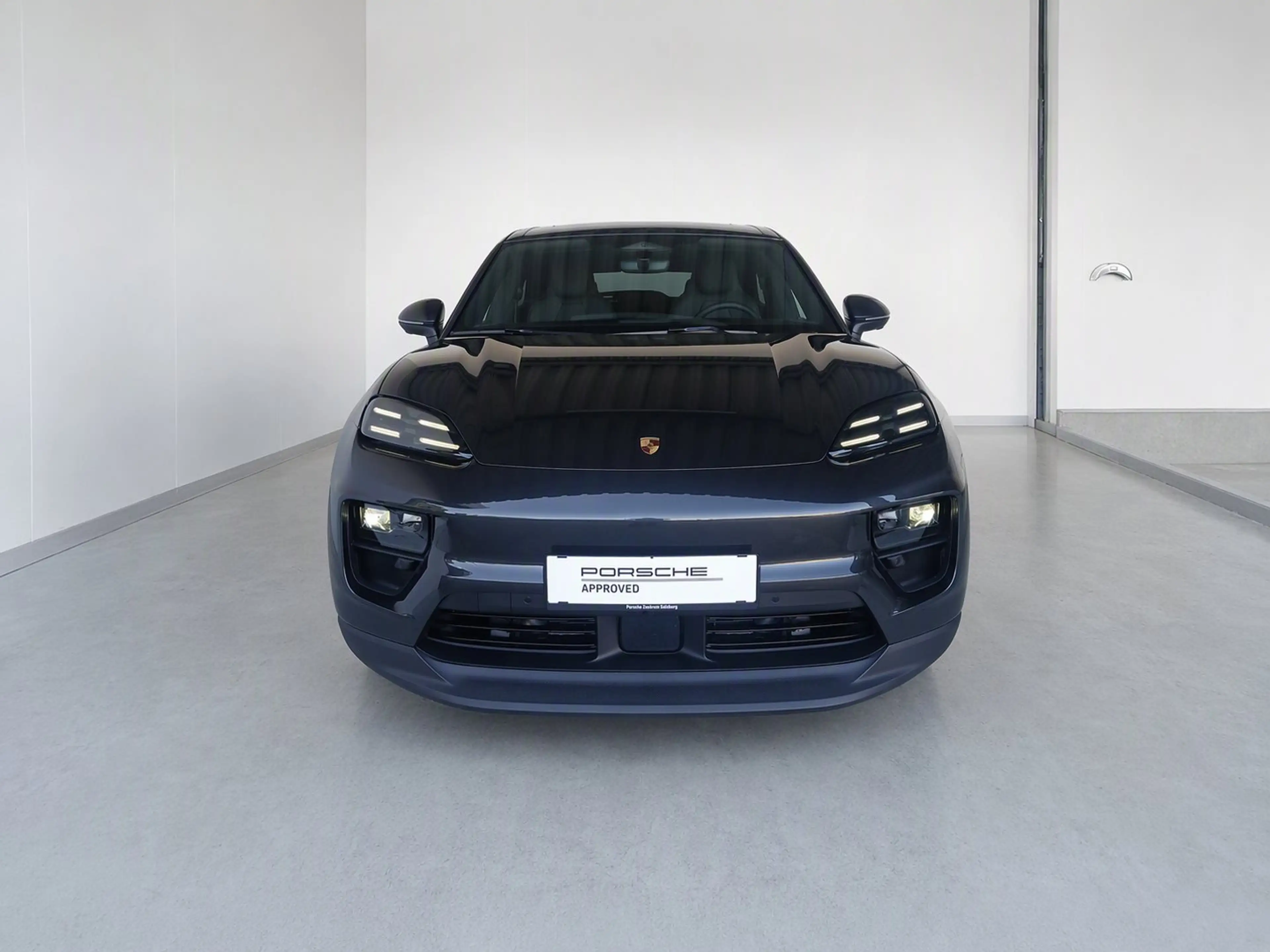 Porsche Macan 4 — photo 2