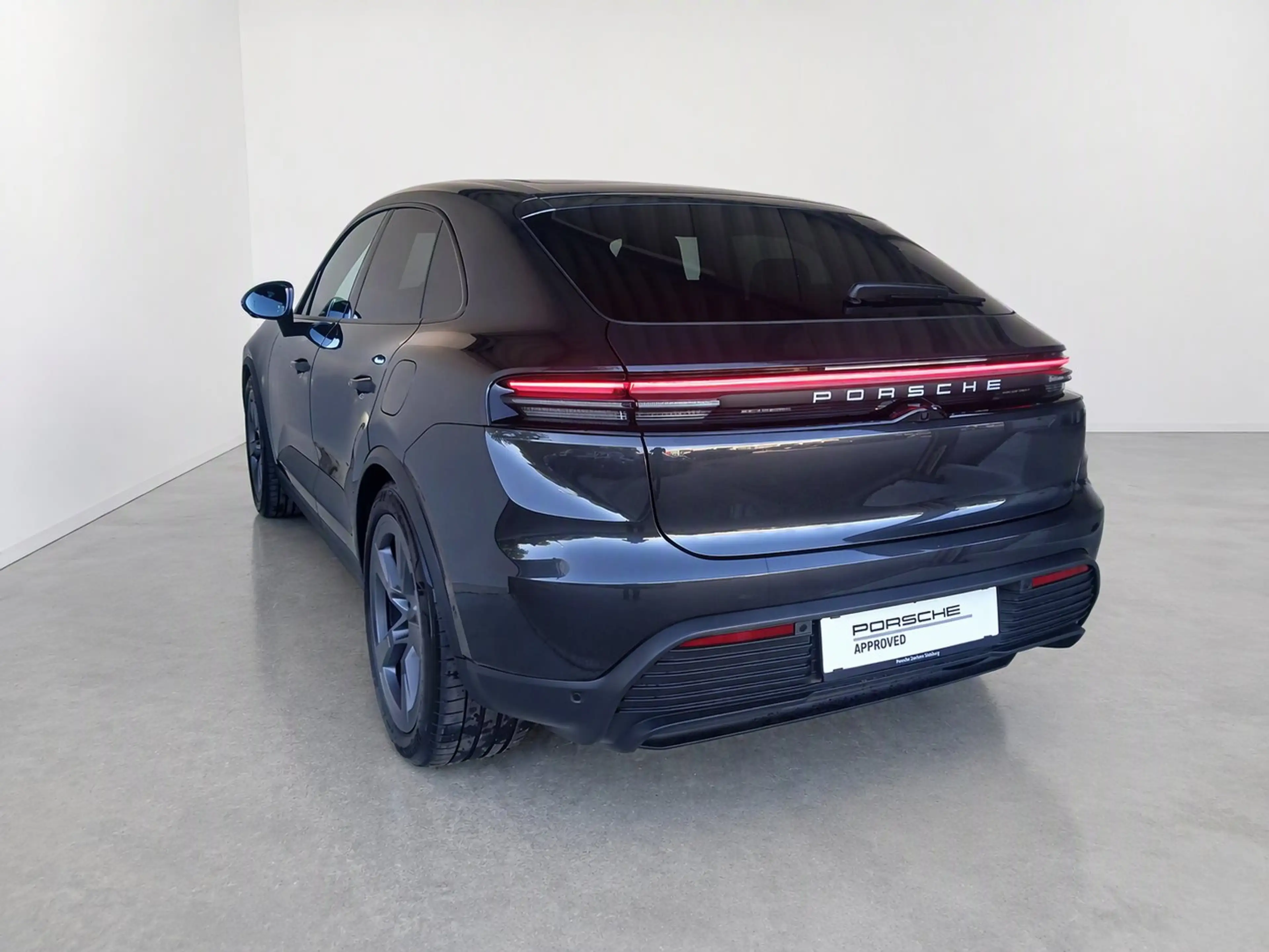 Porsche Macan 4 — photo 6