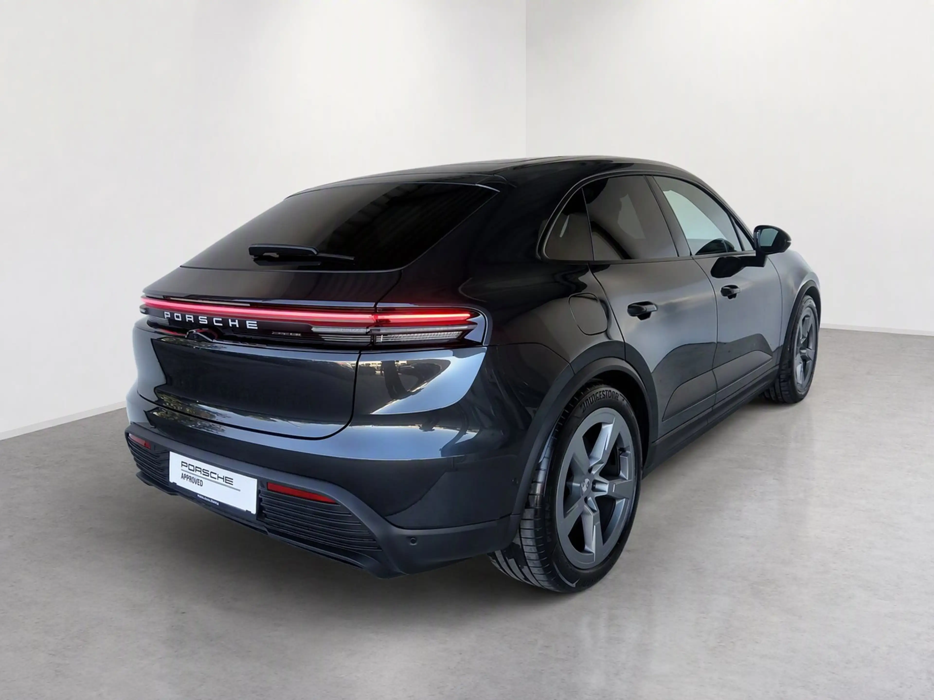 Porsche Macan 4 — photo 7