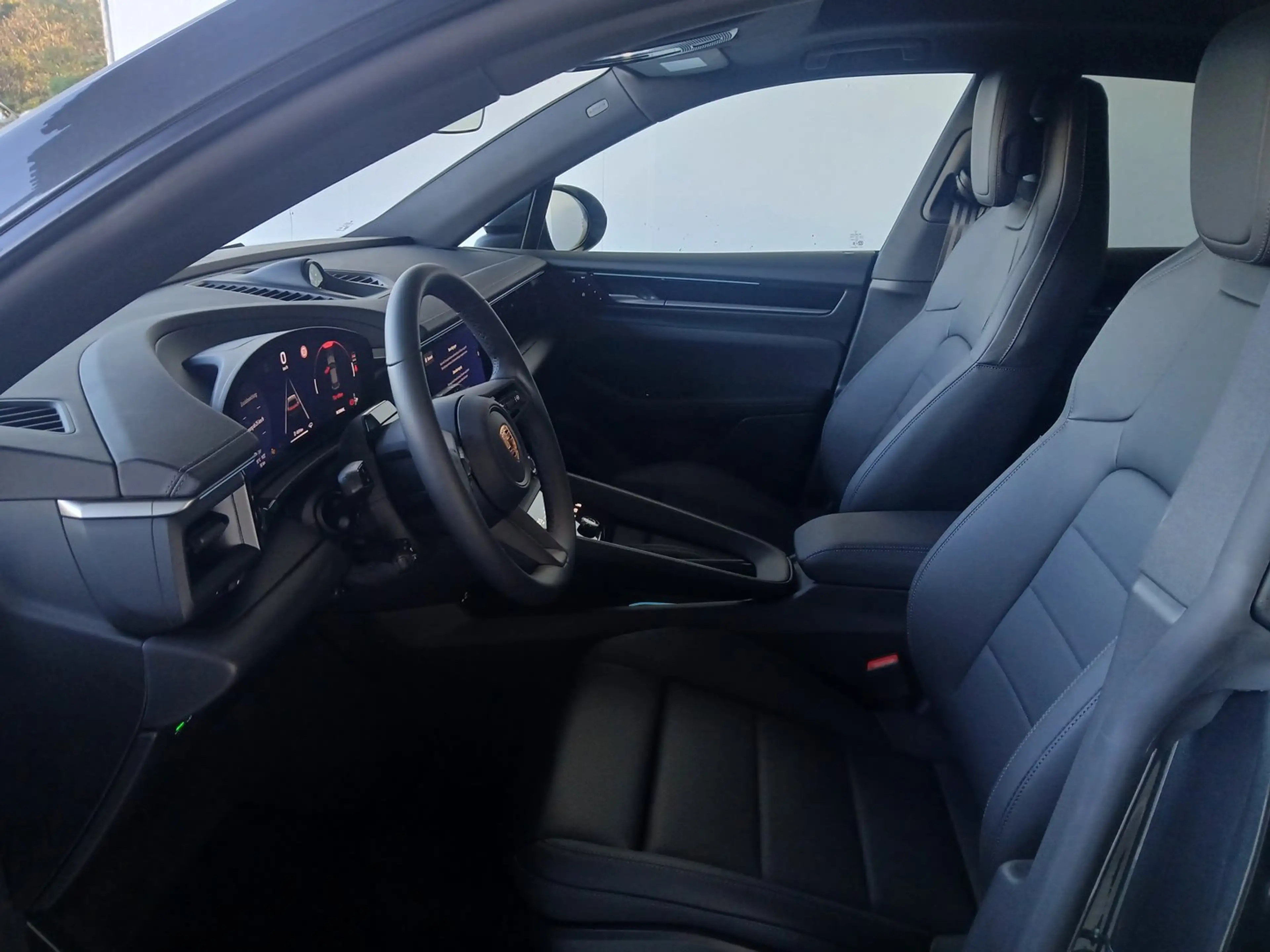 Porsche Macan 4 — photo 12