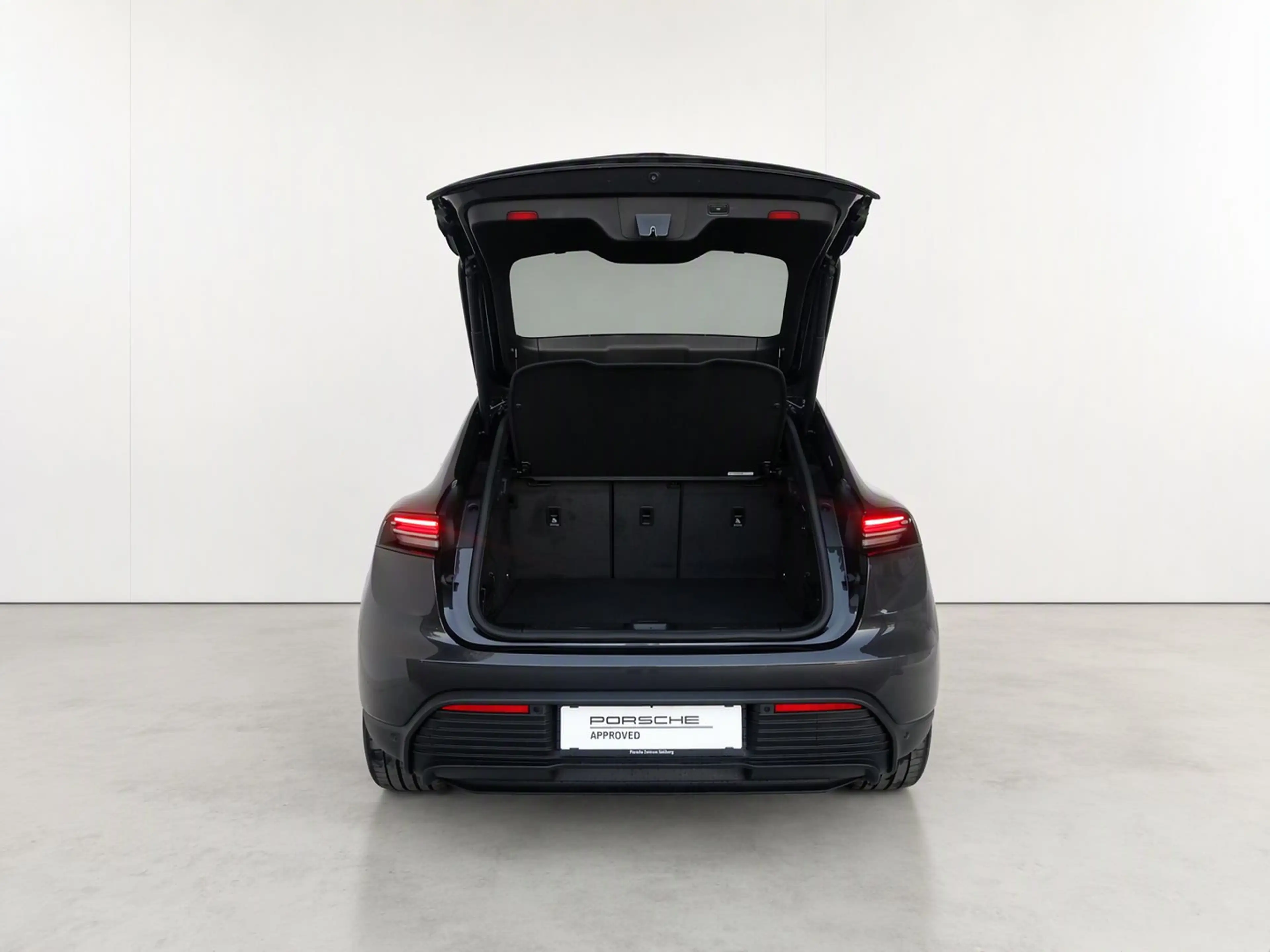 Porsche Macan 4 — photo 8