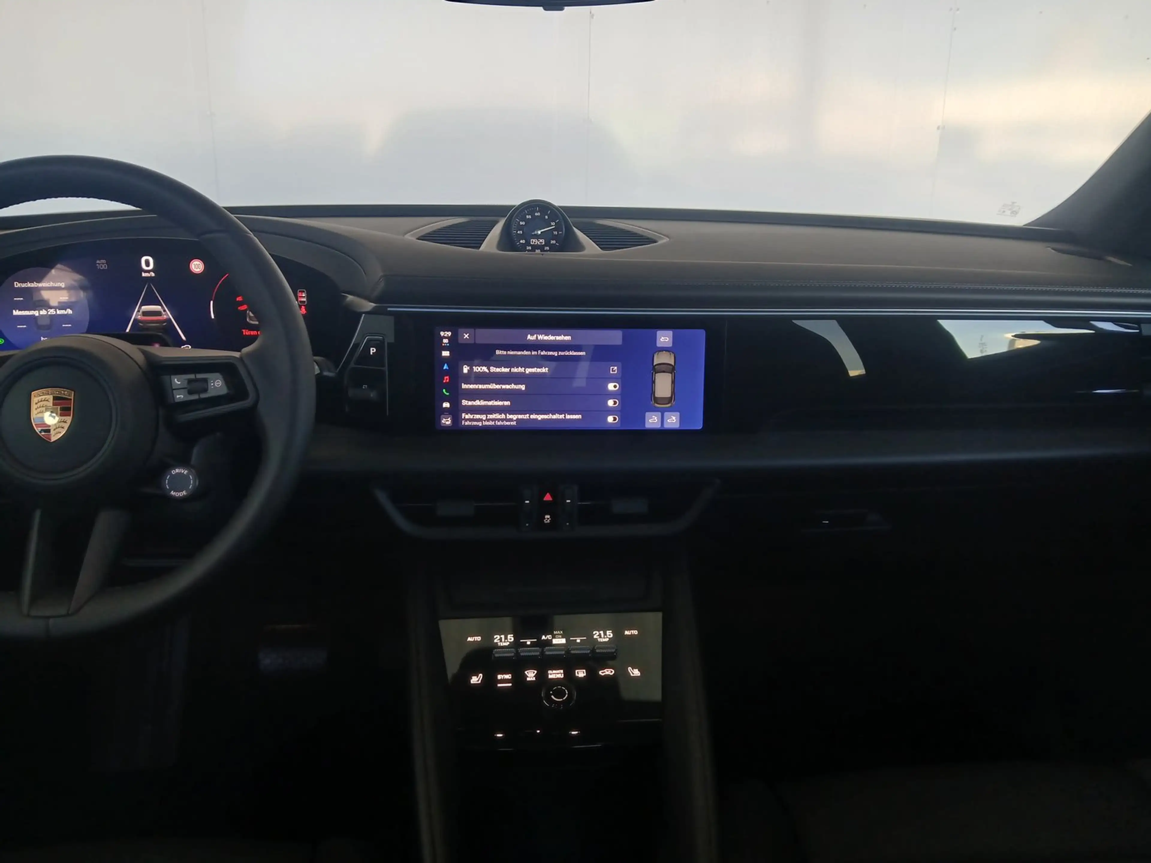 Porsche Macan 4 — photo 14