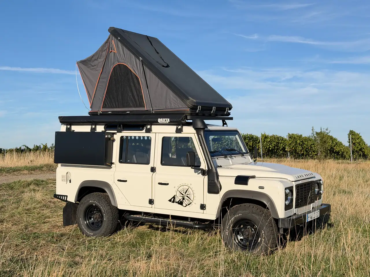 Land Rover Defender Defender 110 Station Wagon E — photo 1 of 17