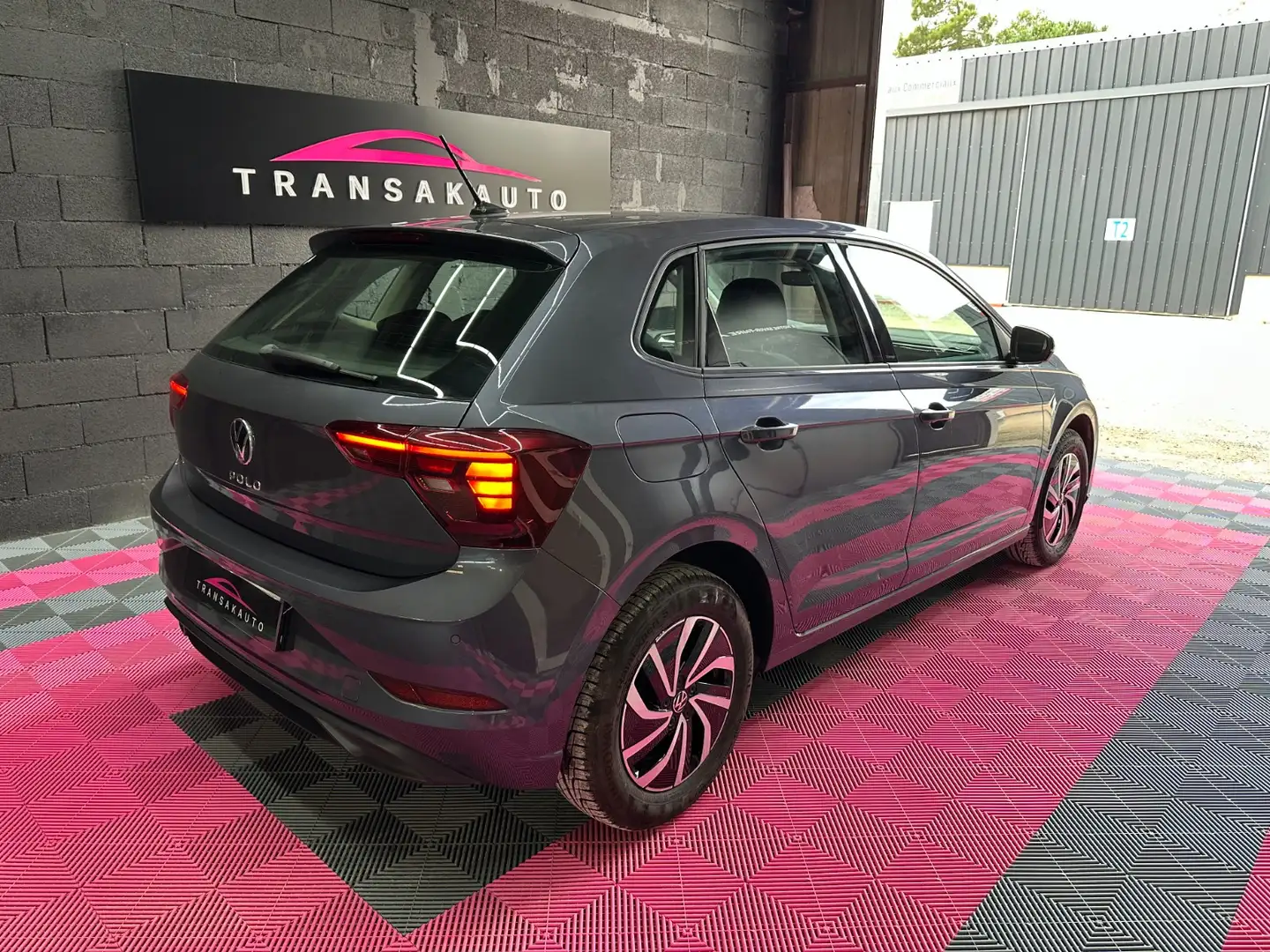 Volkswagen Polo Life Gris - 2