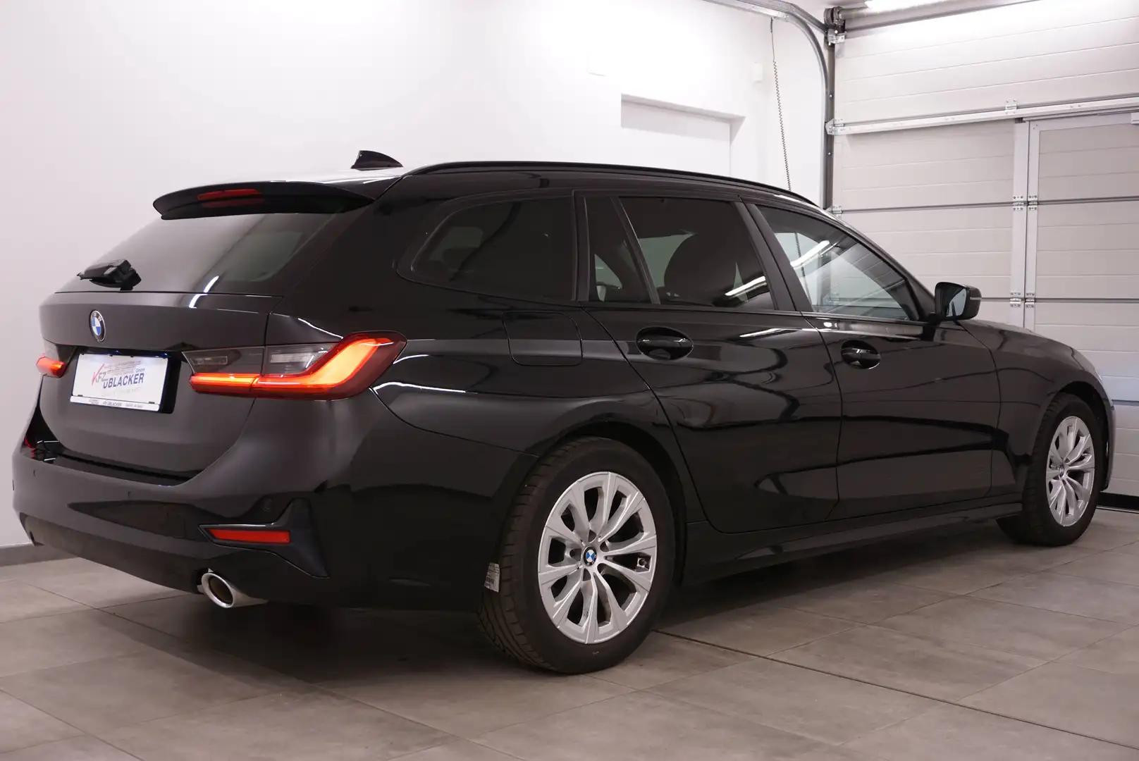 BMW 320 d Sport // Laserscheinwerfer // head-up // ACC Schwarz - 2