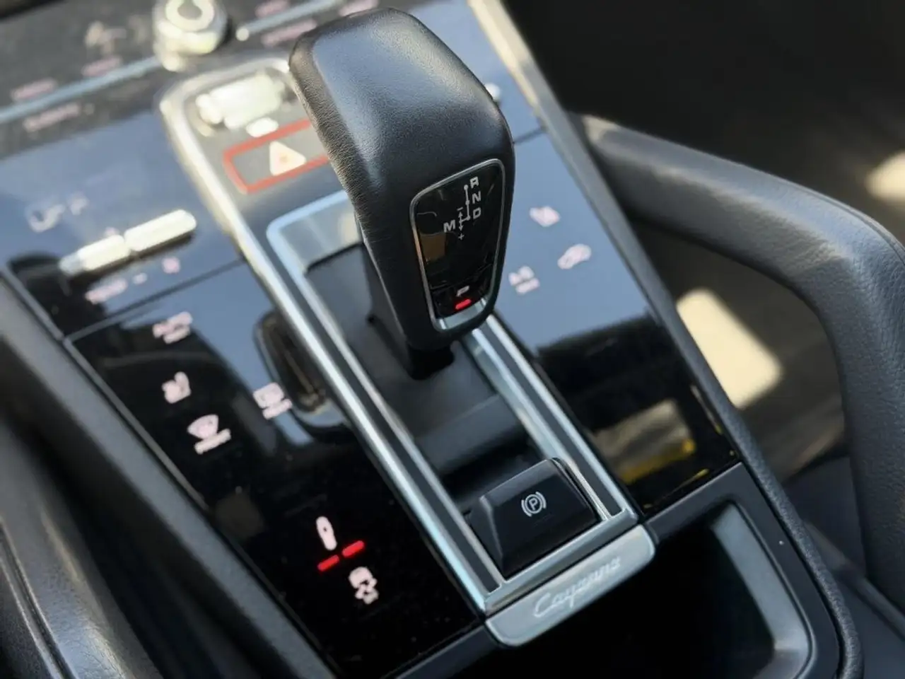 Porsche Cayenne снимка Porsche Cayenne