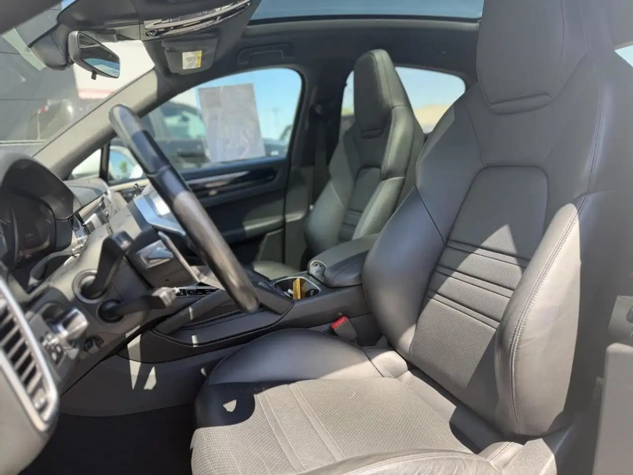 Porsche Cayenne снимка Porsche Cayenne