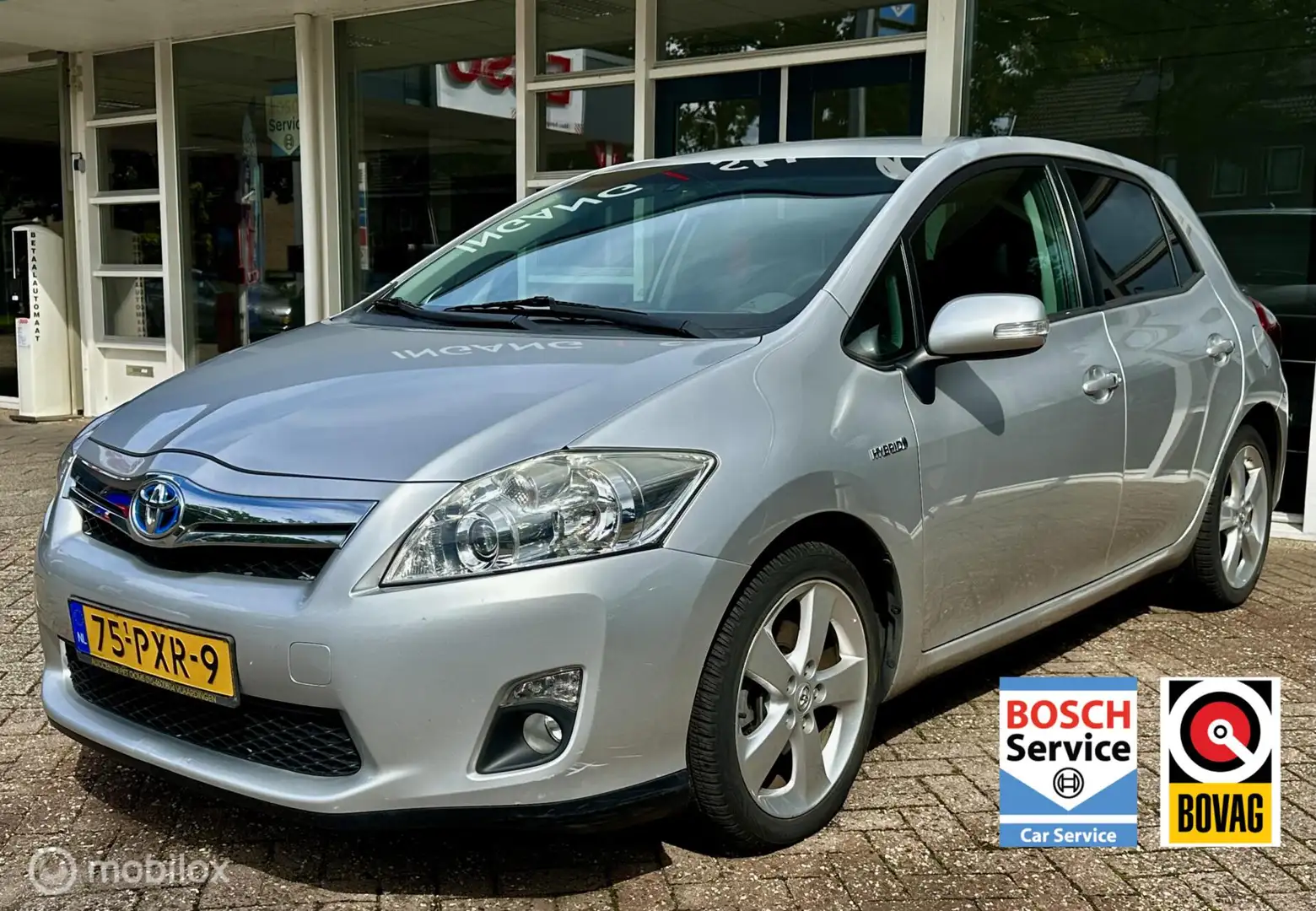 Toyota Auris 1.8 Full Hybrid Executive Leer/Alcantara, Camera, Šedá - 1