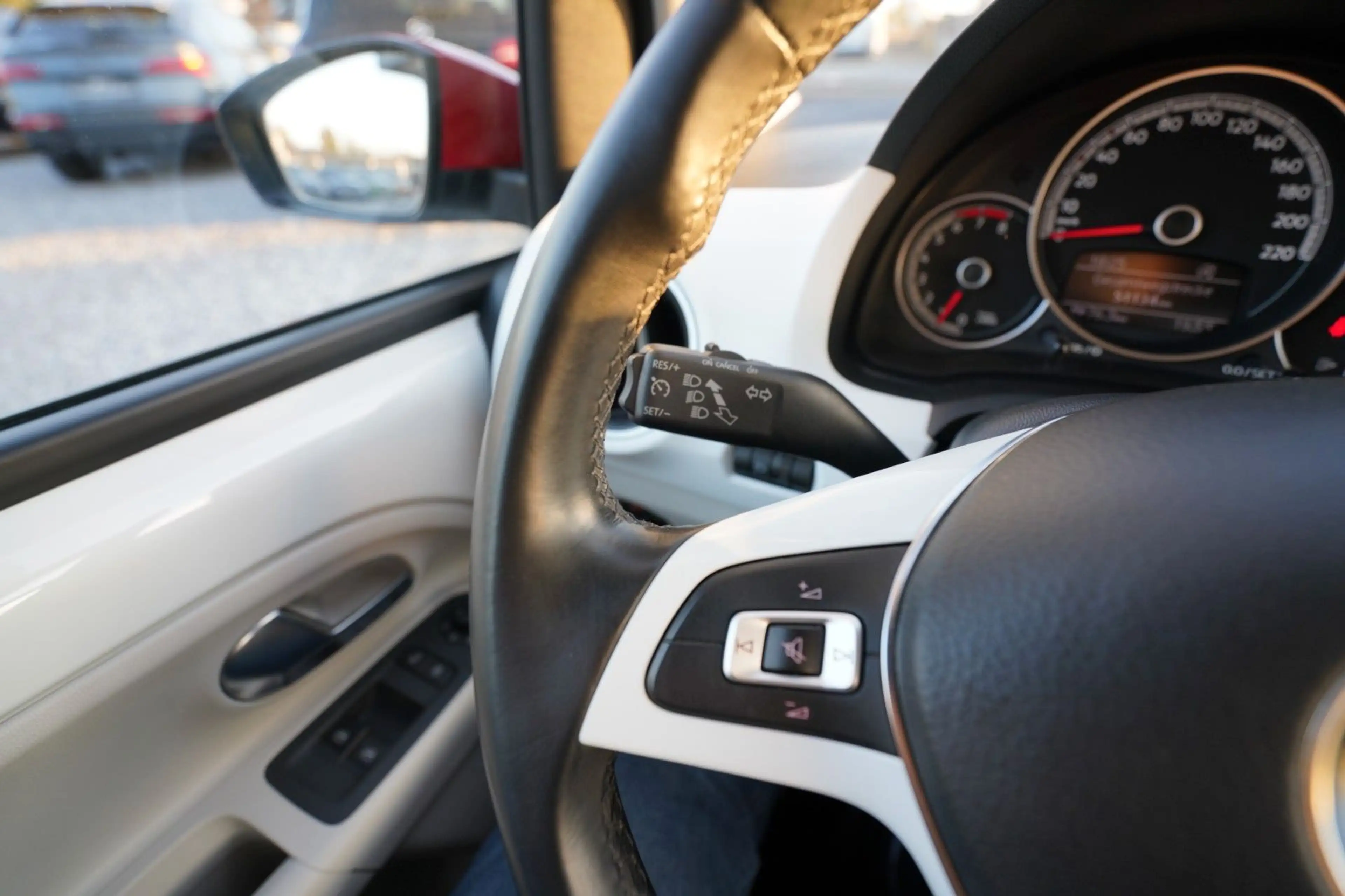 Volkswagen up! beats*2.Hand*Tempomat*PDC*Sitzheizung*MFL* — photo 14