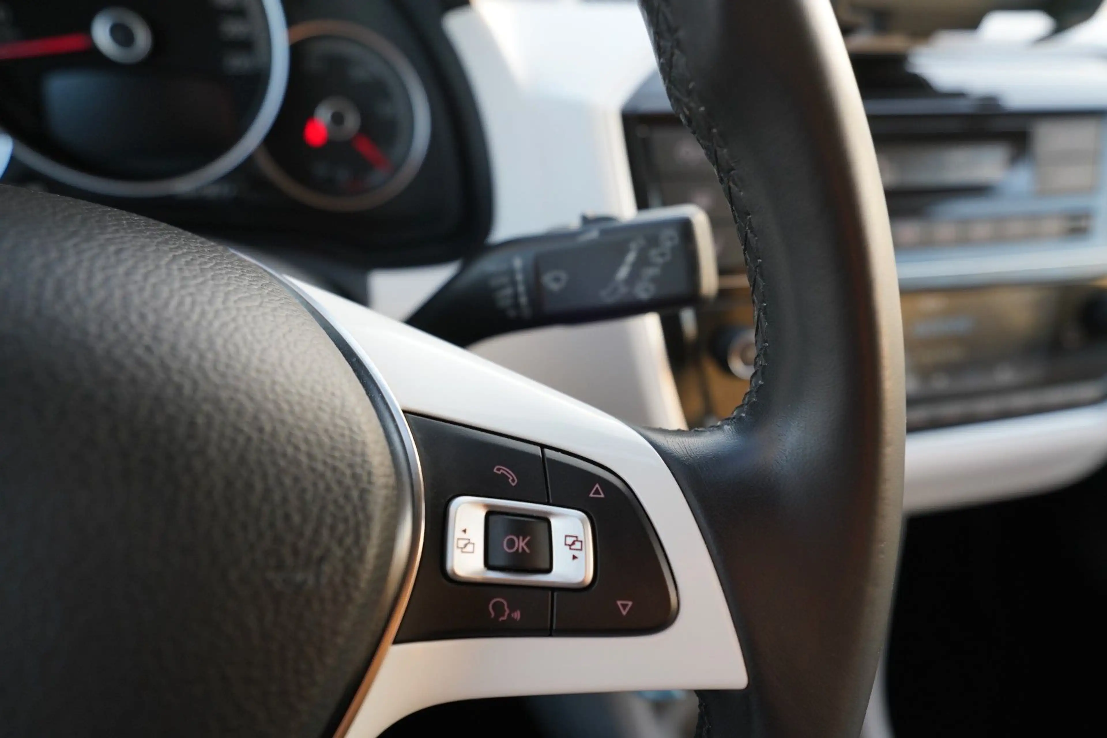 Volkswagen up! beats*2.Hand*Tempomat*PDC*Sitzheizung*MFL* — photo 15