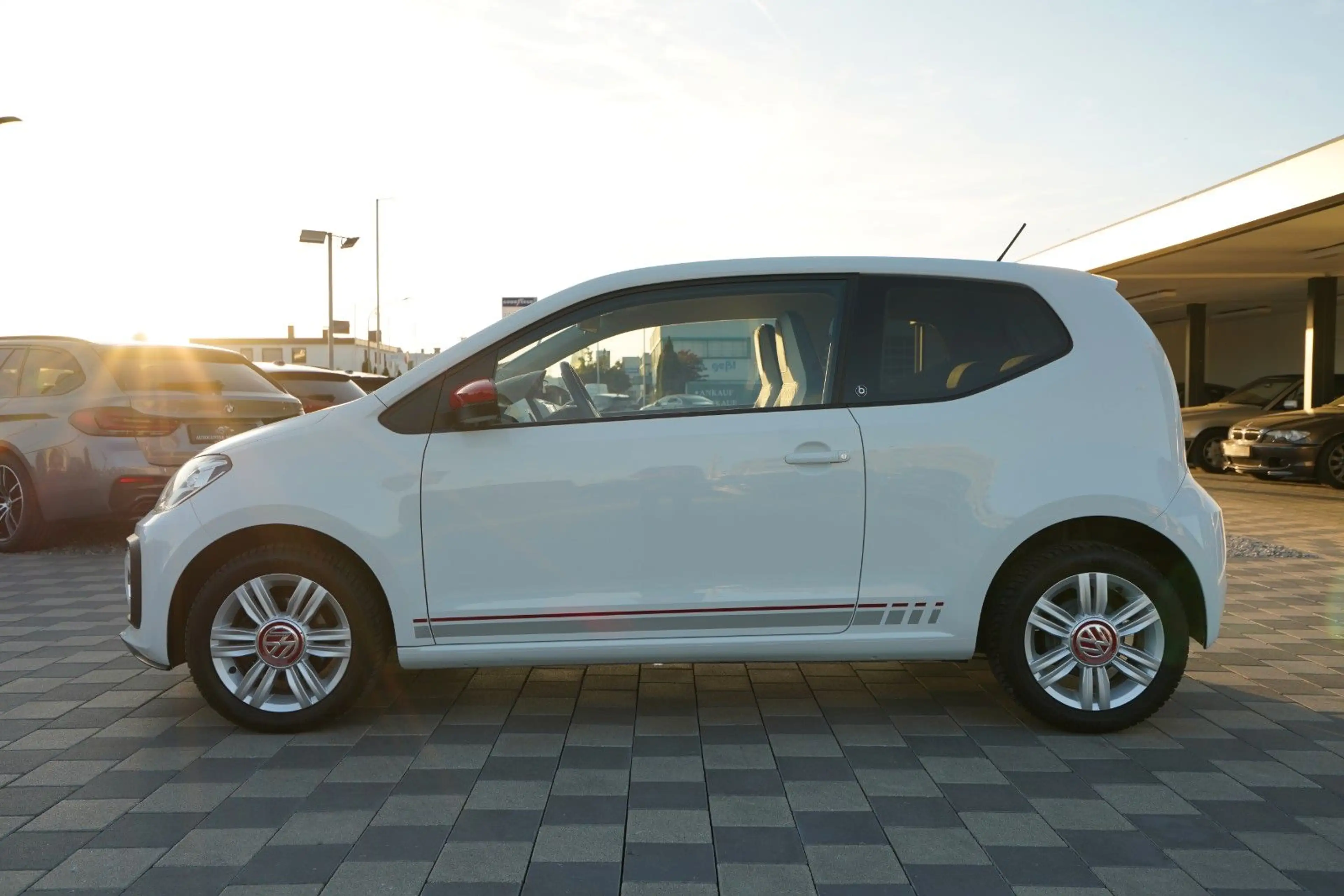 Volkswagen up! beats*2.Hand*Tempomat*PDC*Sitzheizung*MFL* — photo 8