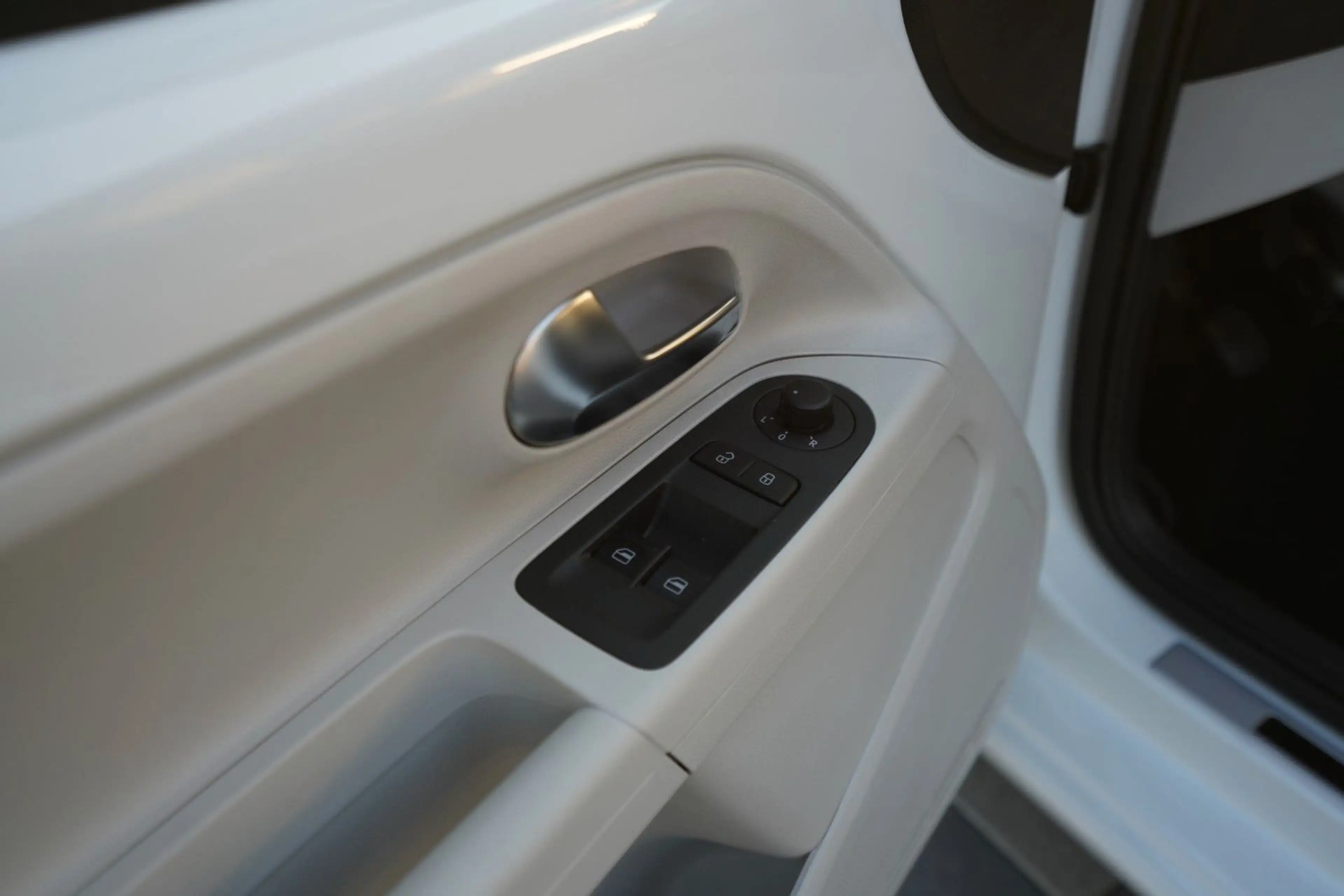 Volkswagen up! beats*2.Hand*Tempomat*PDC*Sitzheizung*MFL* — photo 9