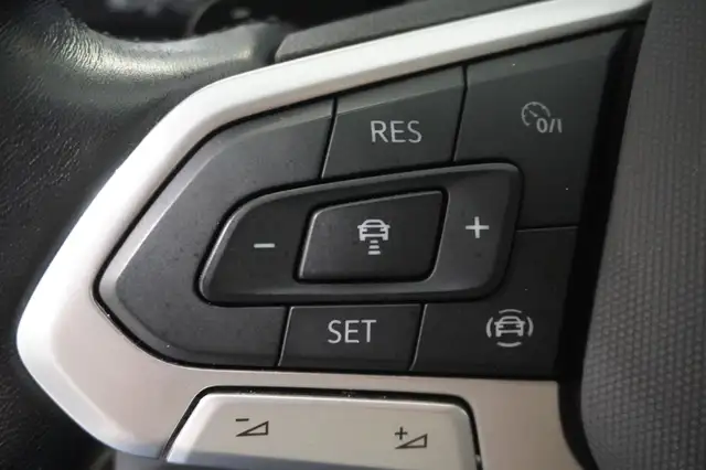 Volkswagen Tiguan view 12