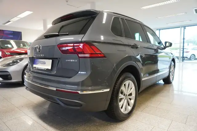 Volkswagen Tiguan view 5