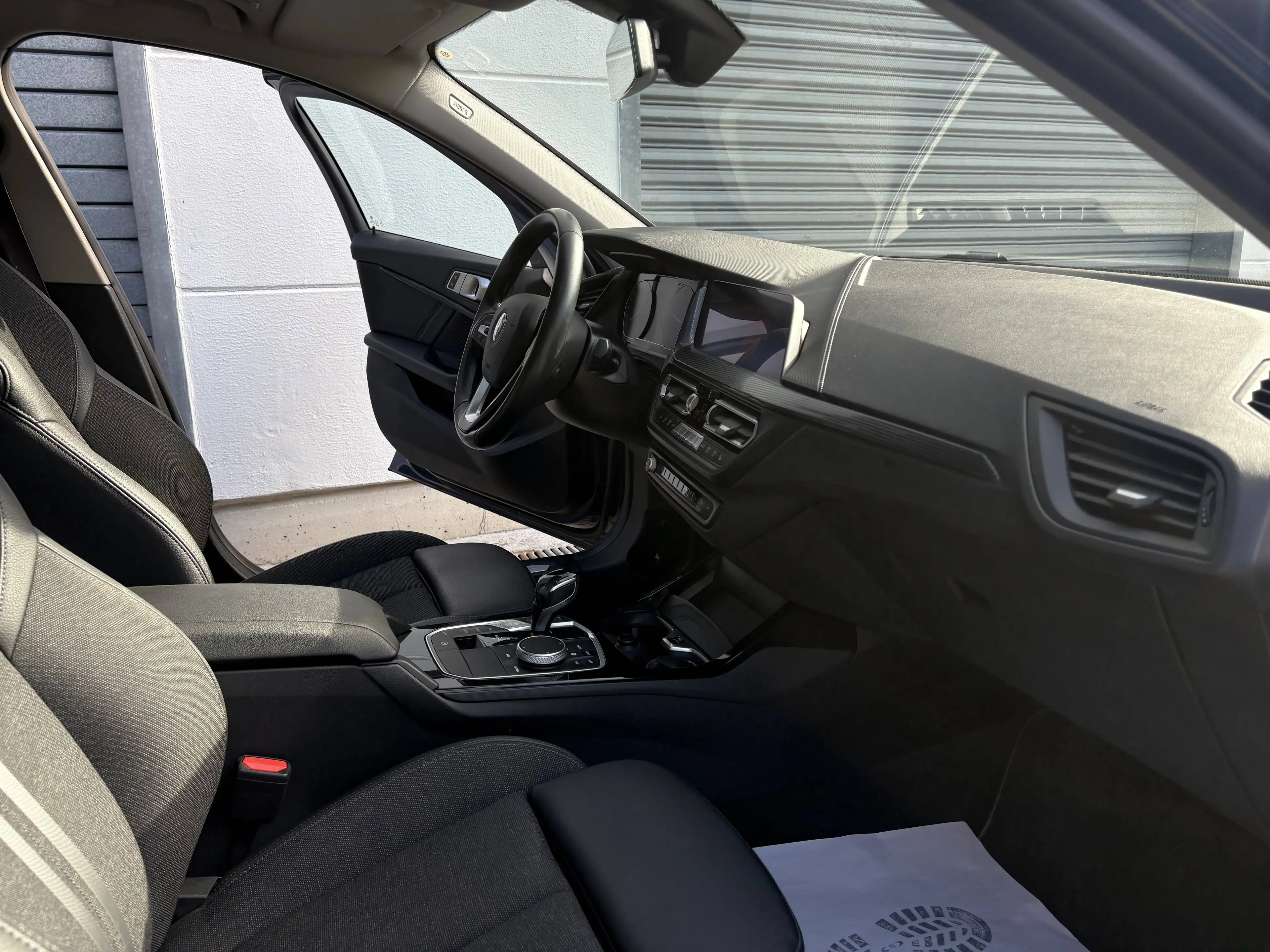 BMW 118 i Sport Line Pano AHK Tempomat Apple CarPlay PDC Navi — photo 9