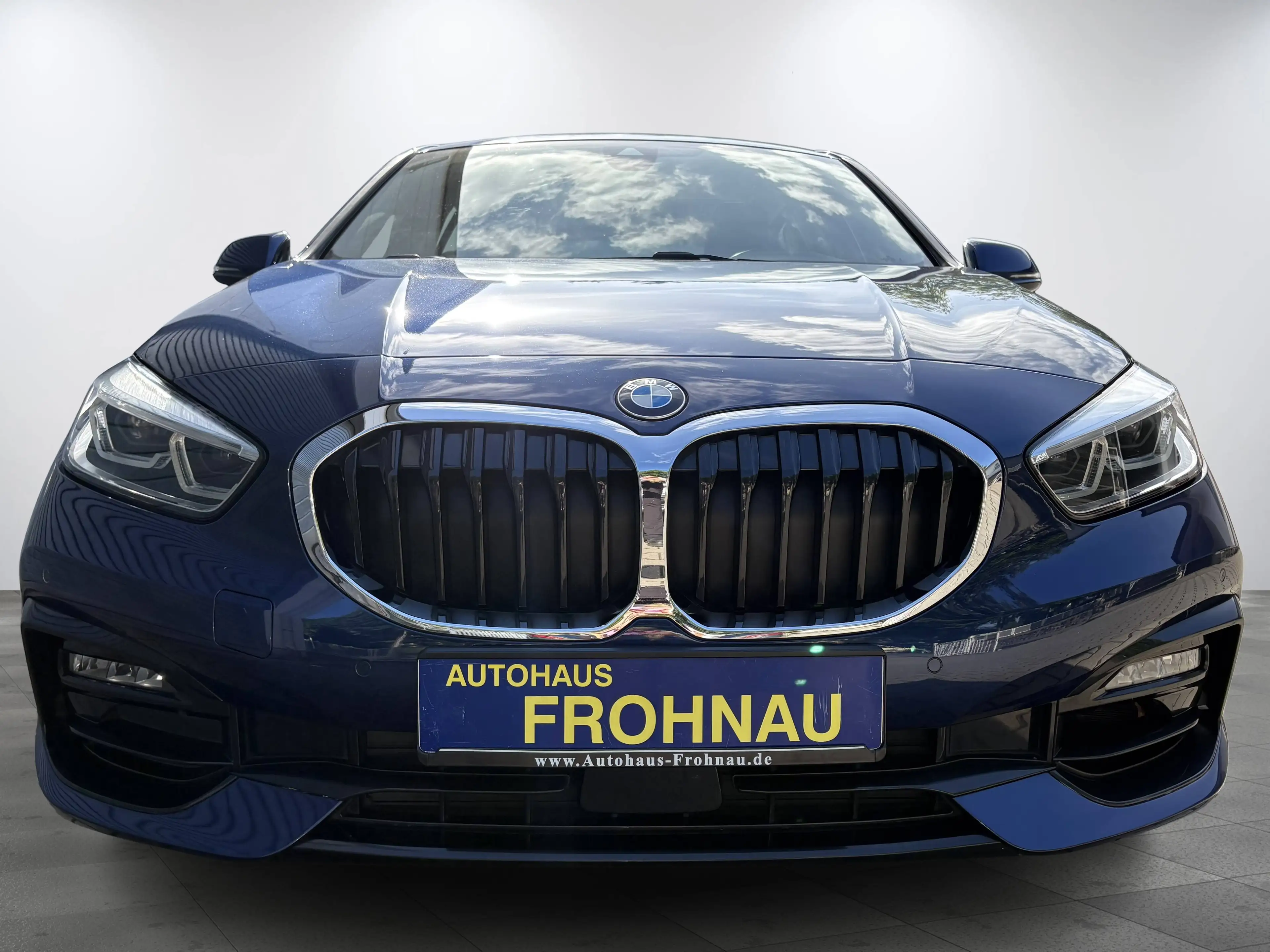 BMW 118 i Sport Line Pano AHK Tempomat Apple CarPlay PDC Navi — photo 2