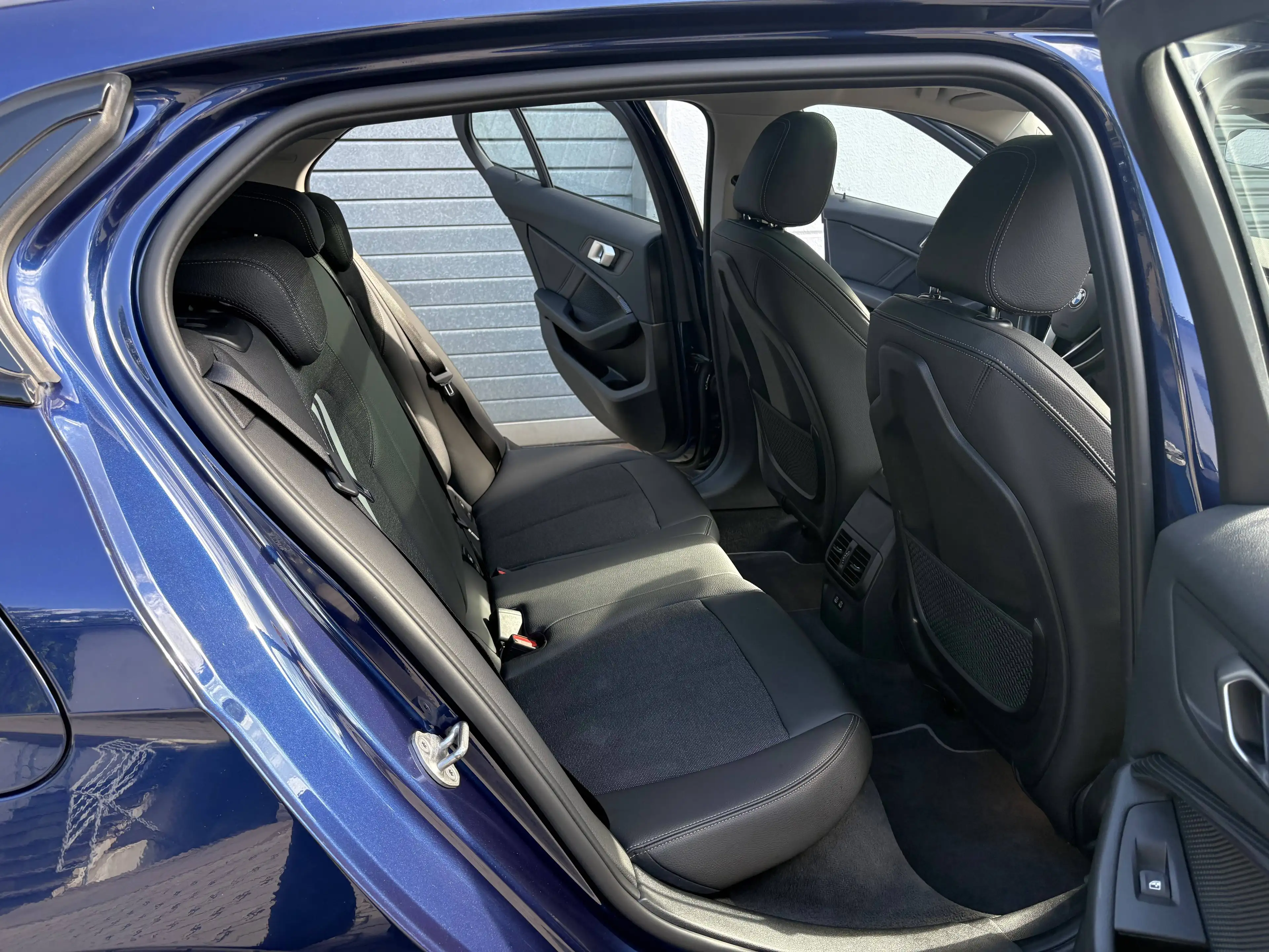 BMW 118 i Sport Line Pano AHK Tempomat Apple CarPlay PDC Navi — photo 12