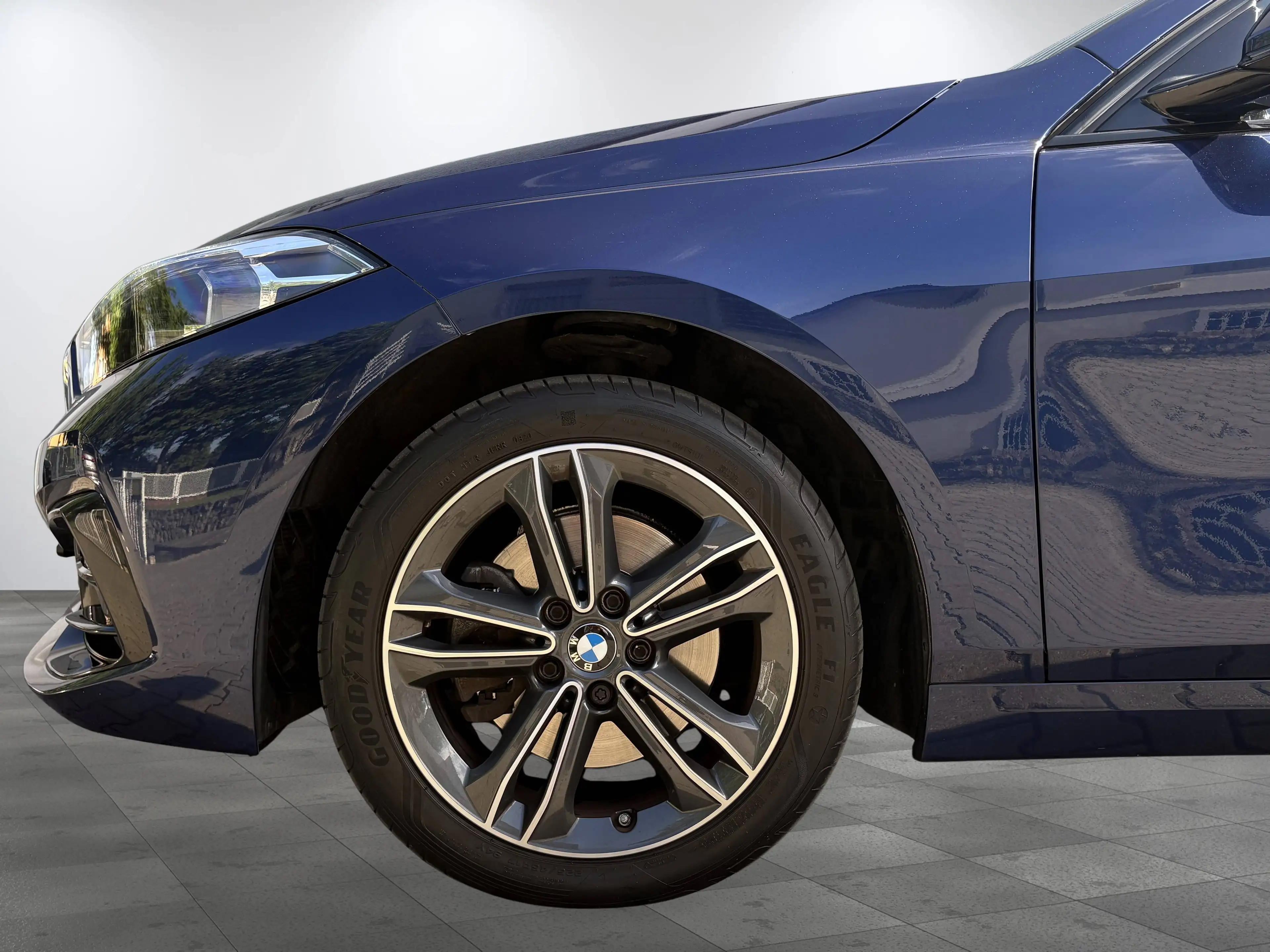 BMW 118 i Sport Line Pano AHK Tempomat Apple CarPlay PDC Navi — photo 5