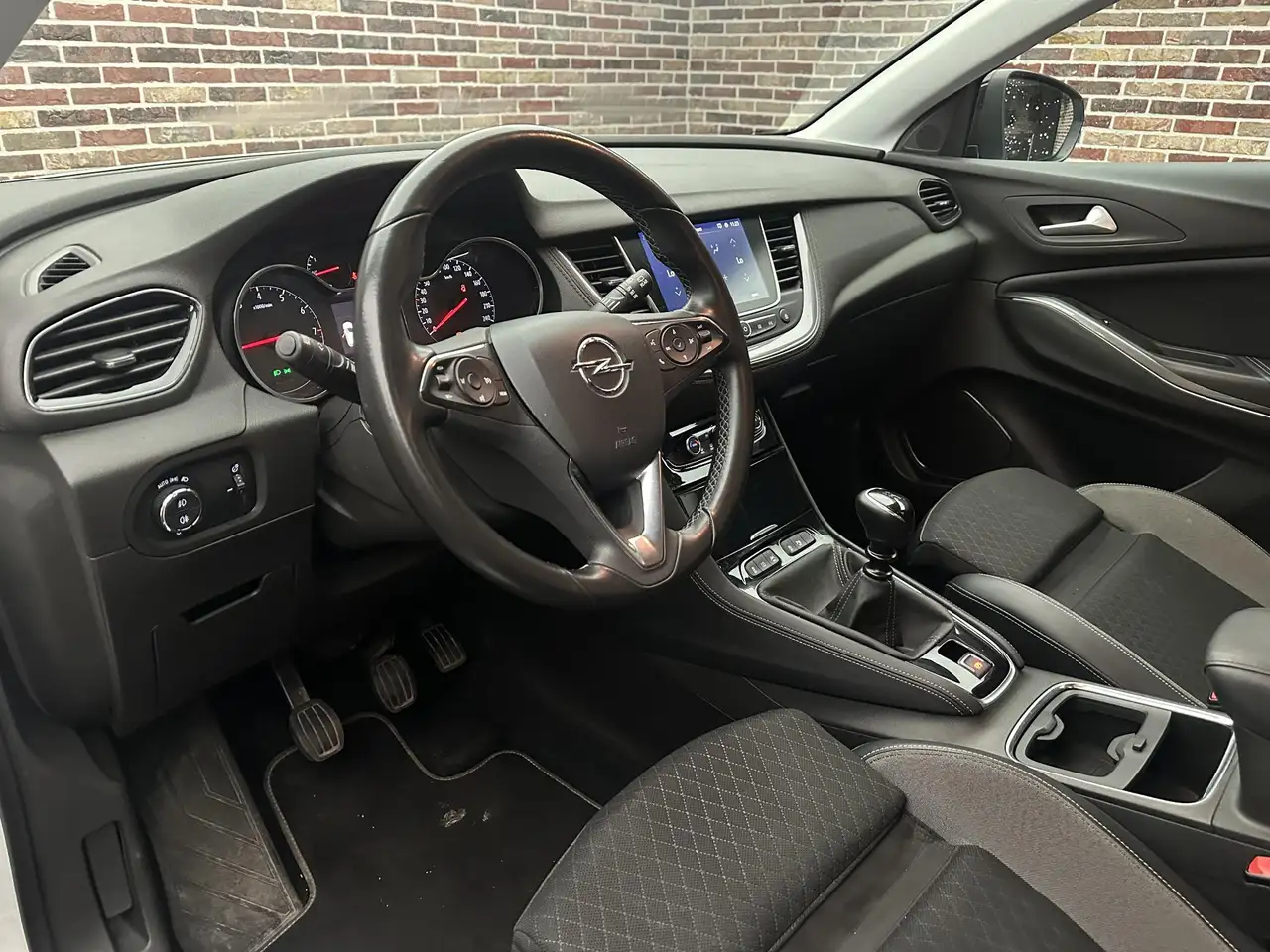 Opel Grandland X — photo 3 sur 35