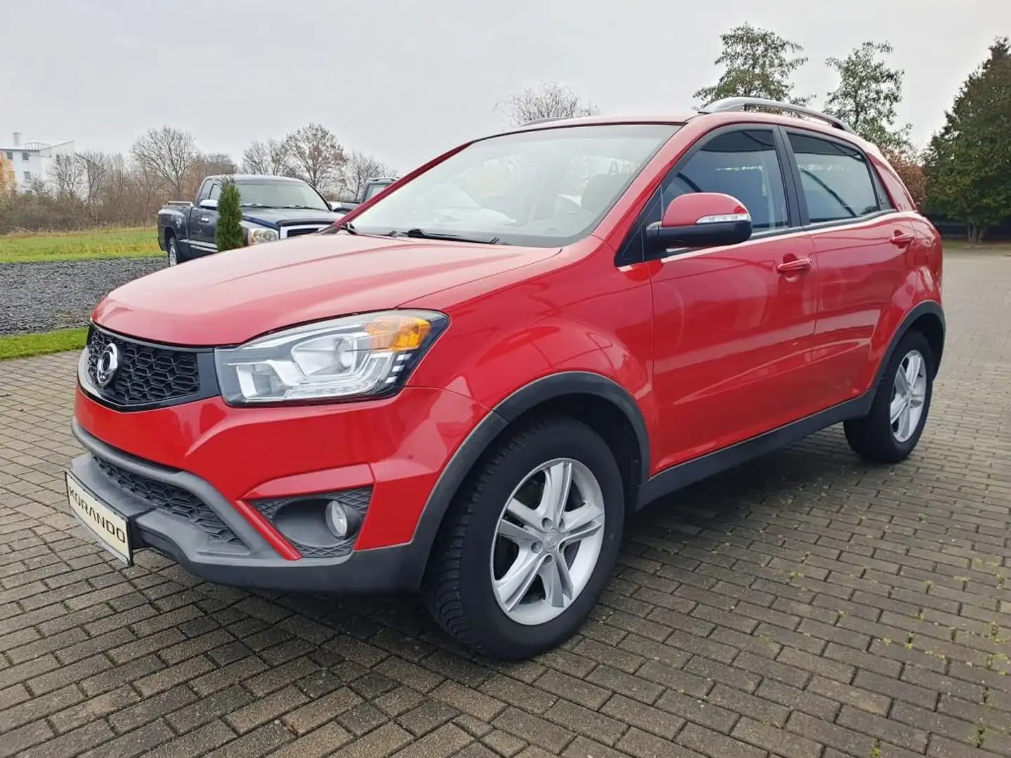 SsangYong Korando 2.0 Eco e-XDi DPF 2WD Quartz Rouge - 1