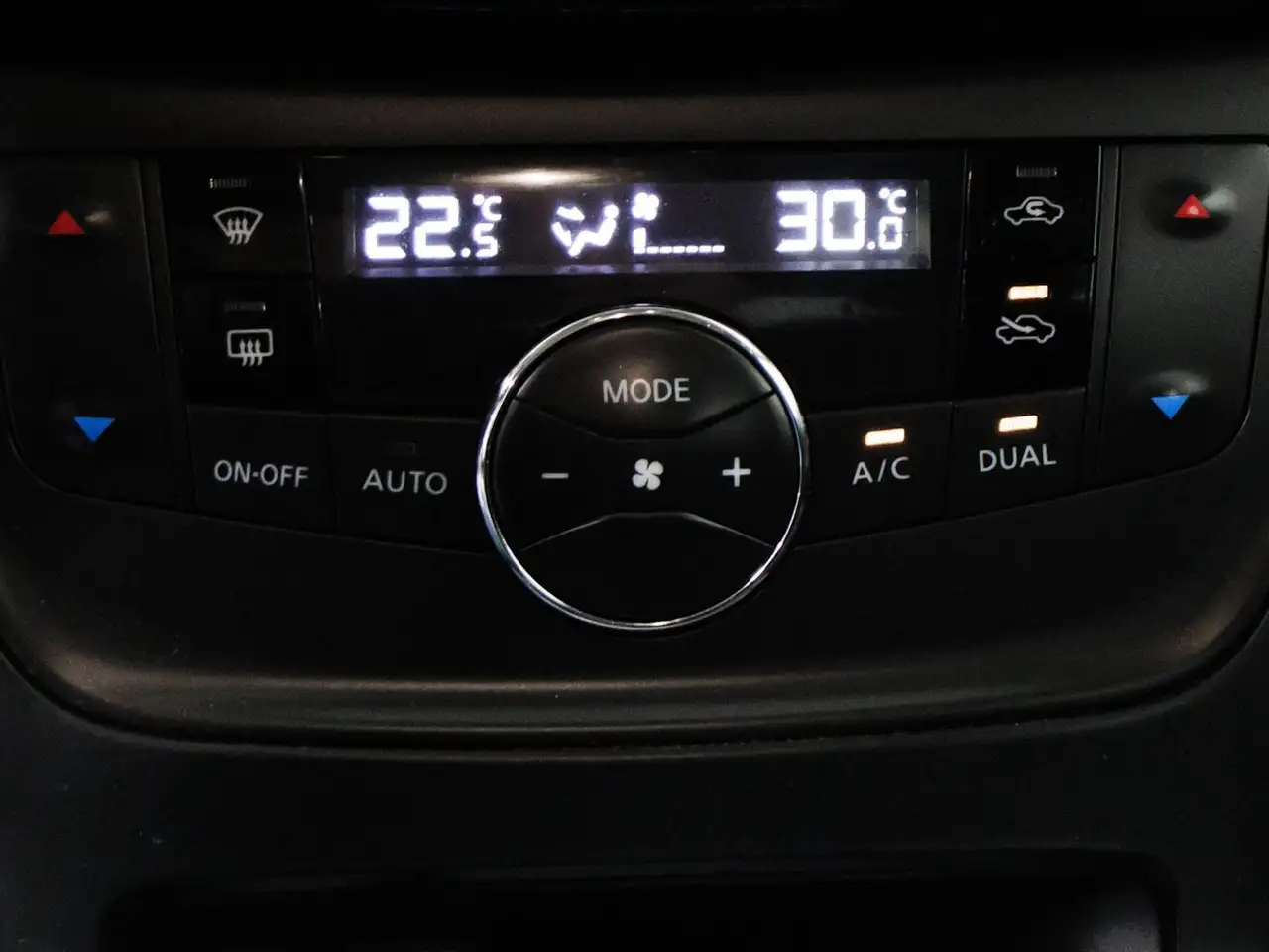 Nissan Sentra снимка Nissan Sentra