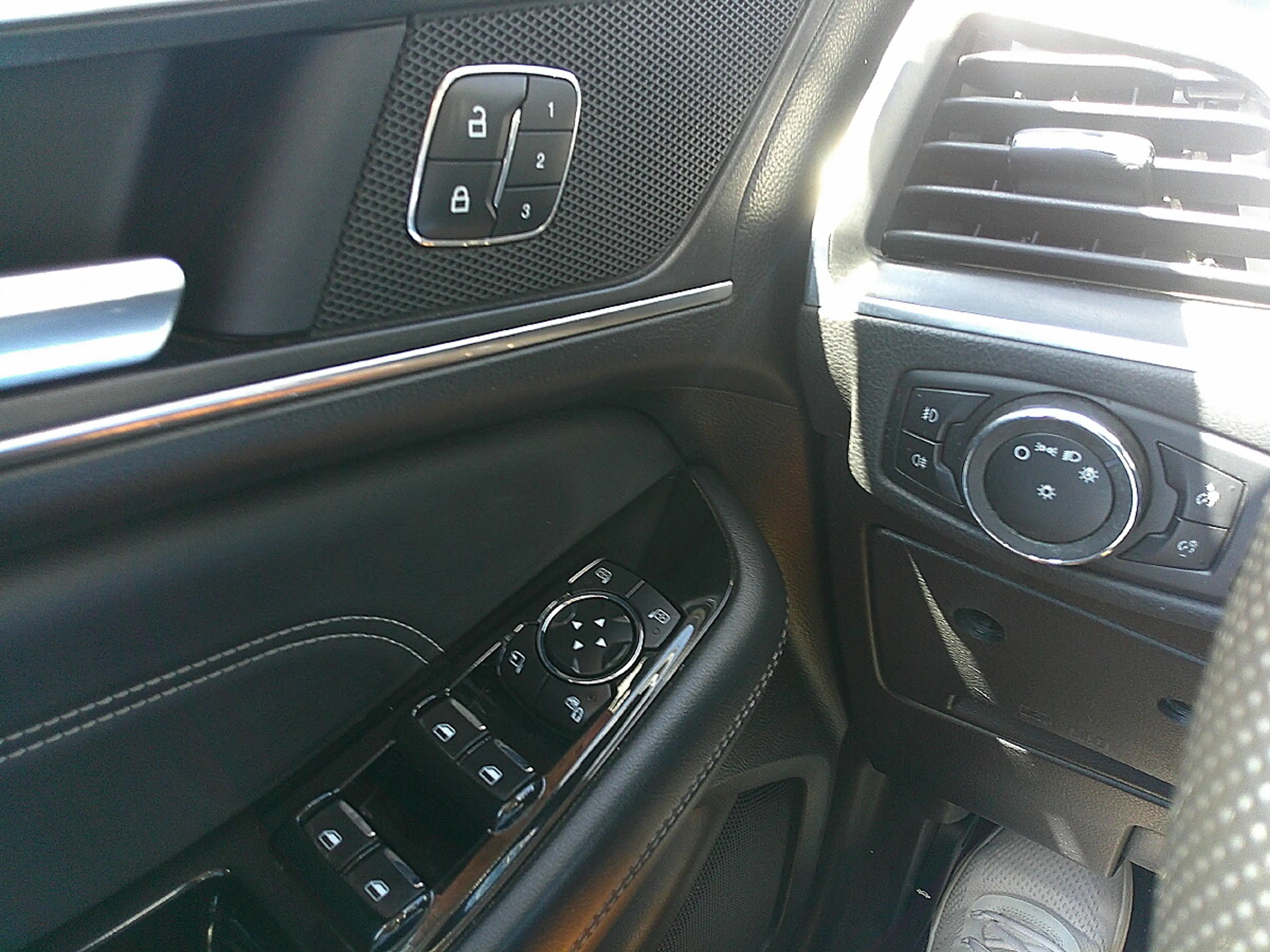 Ford Galaxy 2,5 Duratec Hybrid Titanium Aut. — photo 13