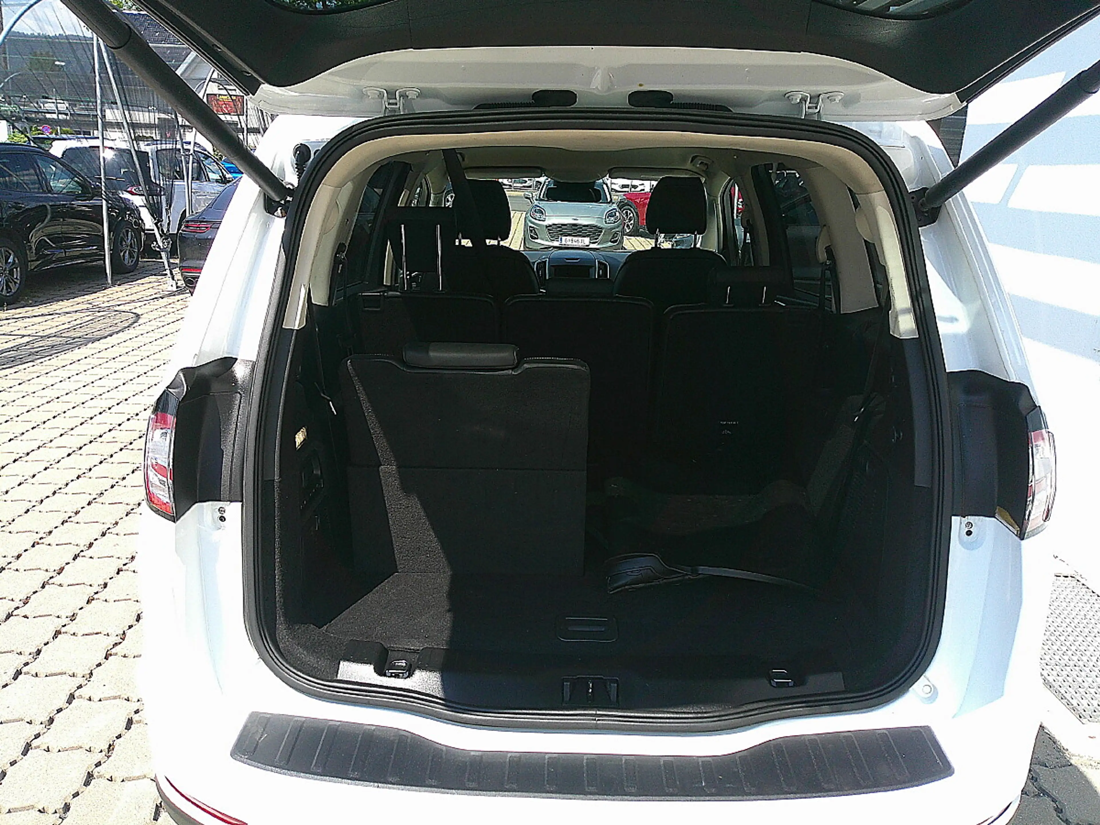 Ford Galaxy 2,5 Duratec Hybrid Titanium Aut. — photo 5