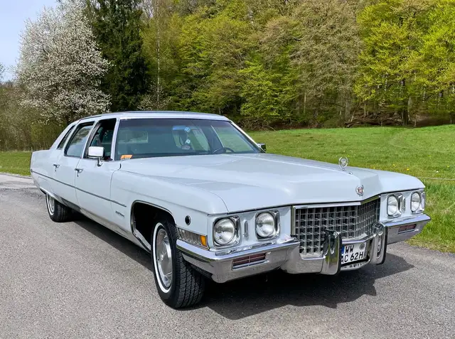 Cadillac Fleetwood 75 Sedan