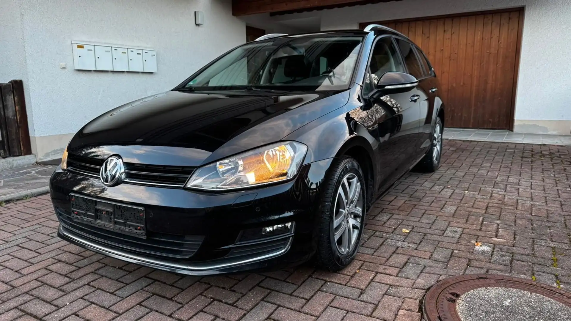 Volkswagen Golf VII Variant Lounge*1.6TDI *NAVI*KLIMA*SHZ* Noir - 1