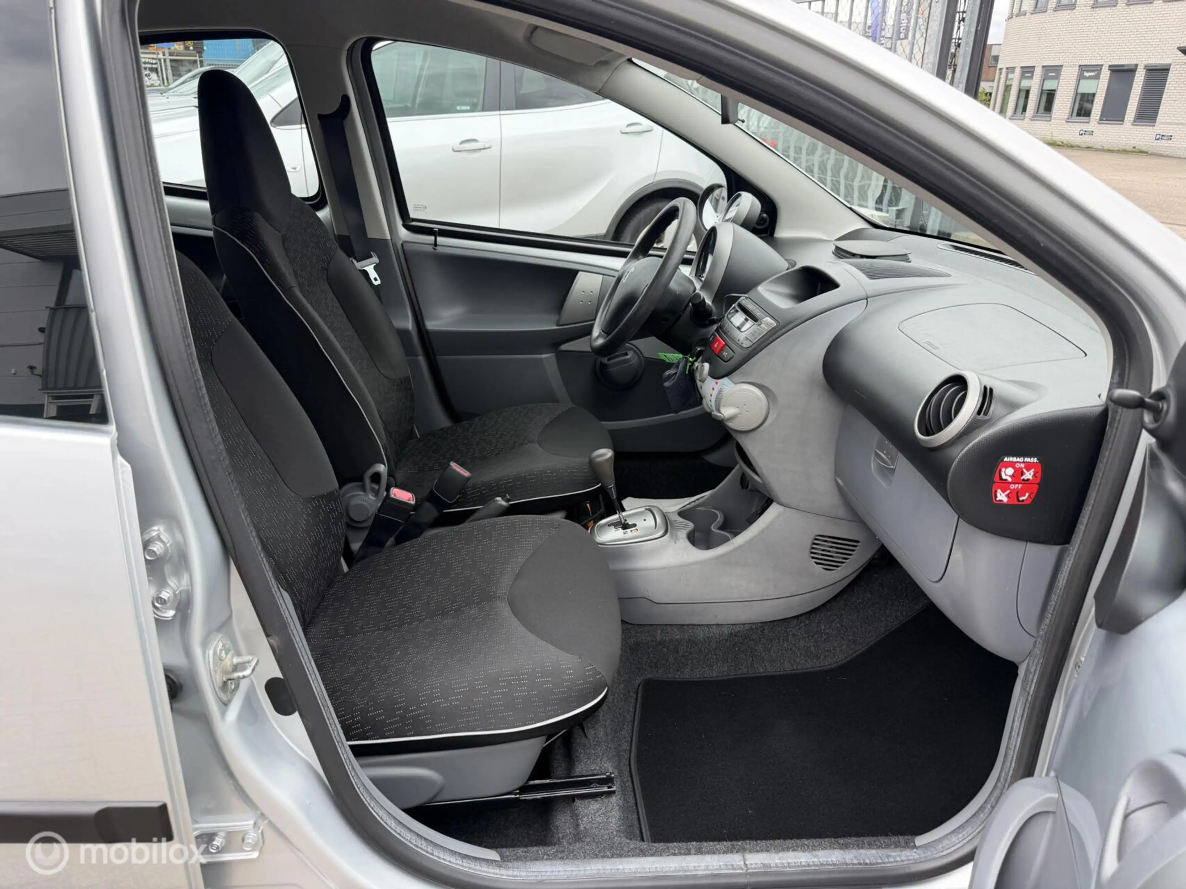 Peugeot 107 1.0-12V Millesim 200,Automaat,Airco,Navi,45.000KM! — photo 6