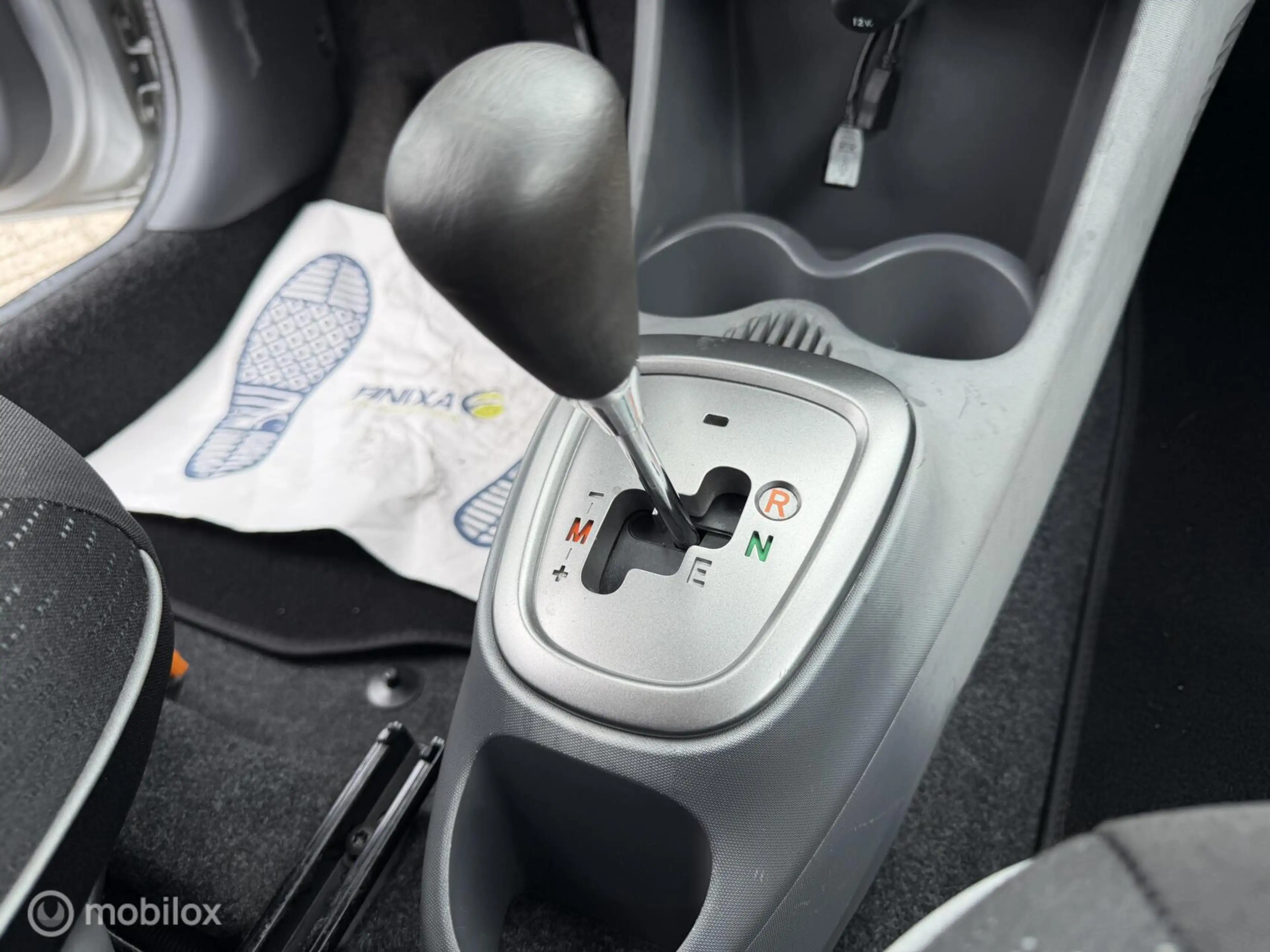 Peugeot 107 1.0-12V Millesim 200,Automaat,Airco,Navi,45.000KM! — photo 4