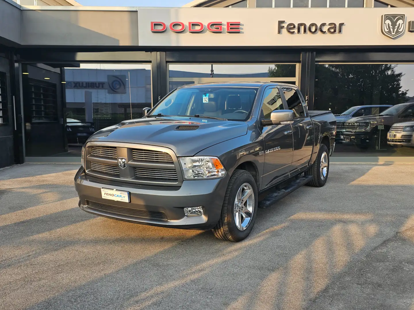 Dodge RAM 1500 5.7 V8 SPORT CREW CAB 4X4 Grigio - 2