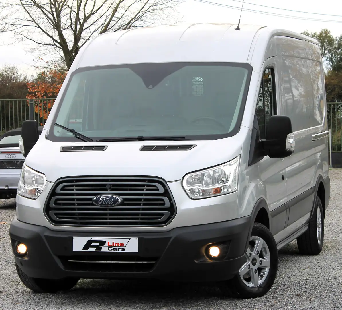 Ford Transit 2.0 TDCi L2H2 CLIM CUIR GPS JTS AT TVA DEDUCTIBLE Grijs - 1