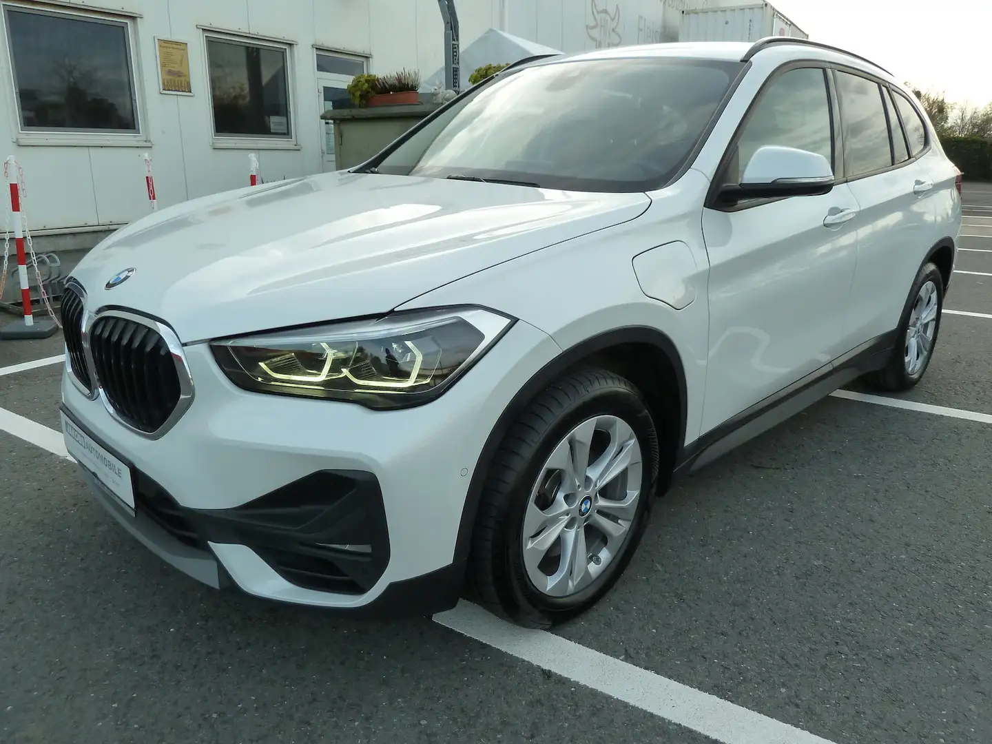 BMW X1 25e x drive Avantage Navi Sportsitze Kamera Blau - 1