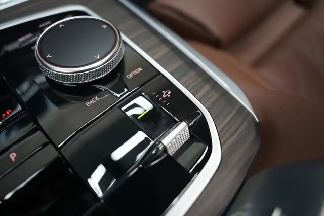 BMW X5 view 24
