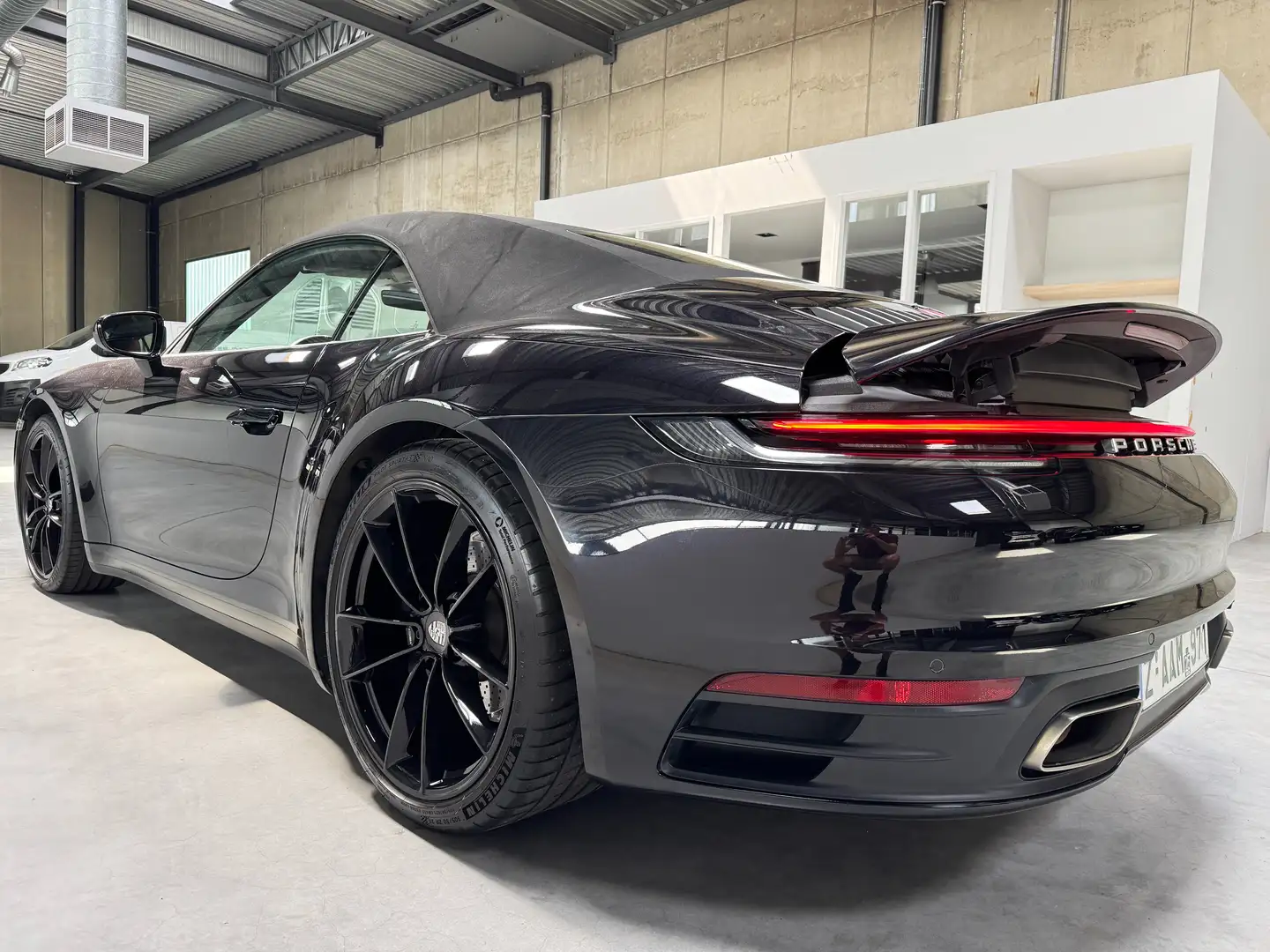 Porsche 911 Carrera 4 Cabriolet 3.0 Turbo PDK (EU6d-TEMP) Zwart - 1