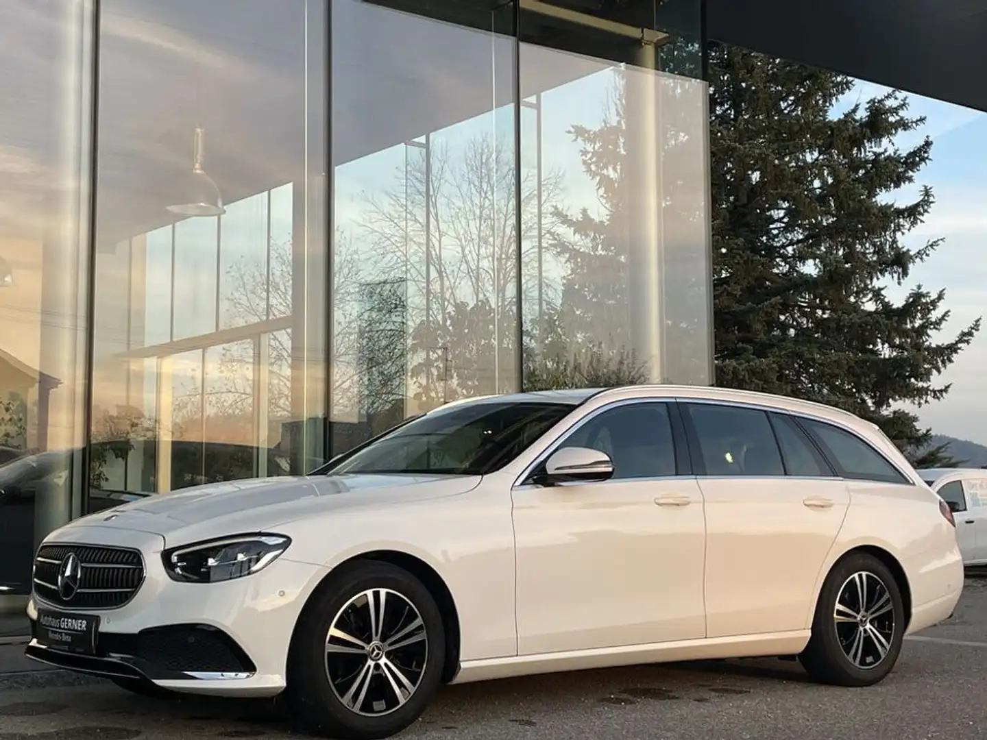 Mercedes-Benz E 200 d*AVANTGARDE*BUSINESS*AHK*WIDESCREEN* Wit - 1