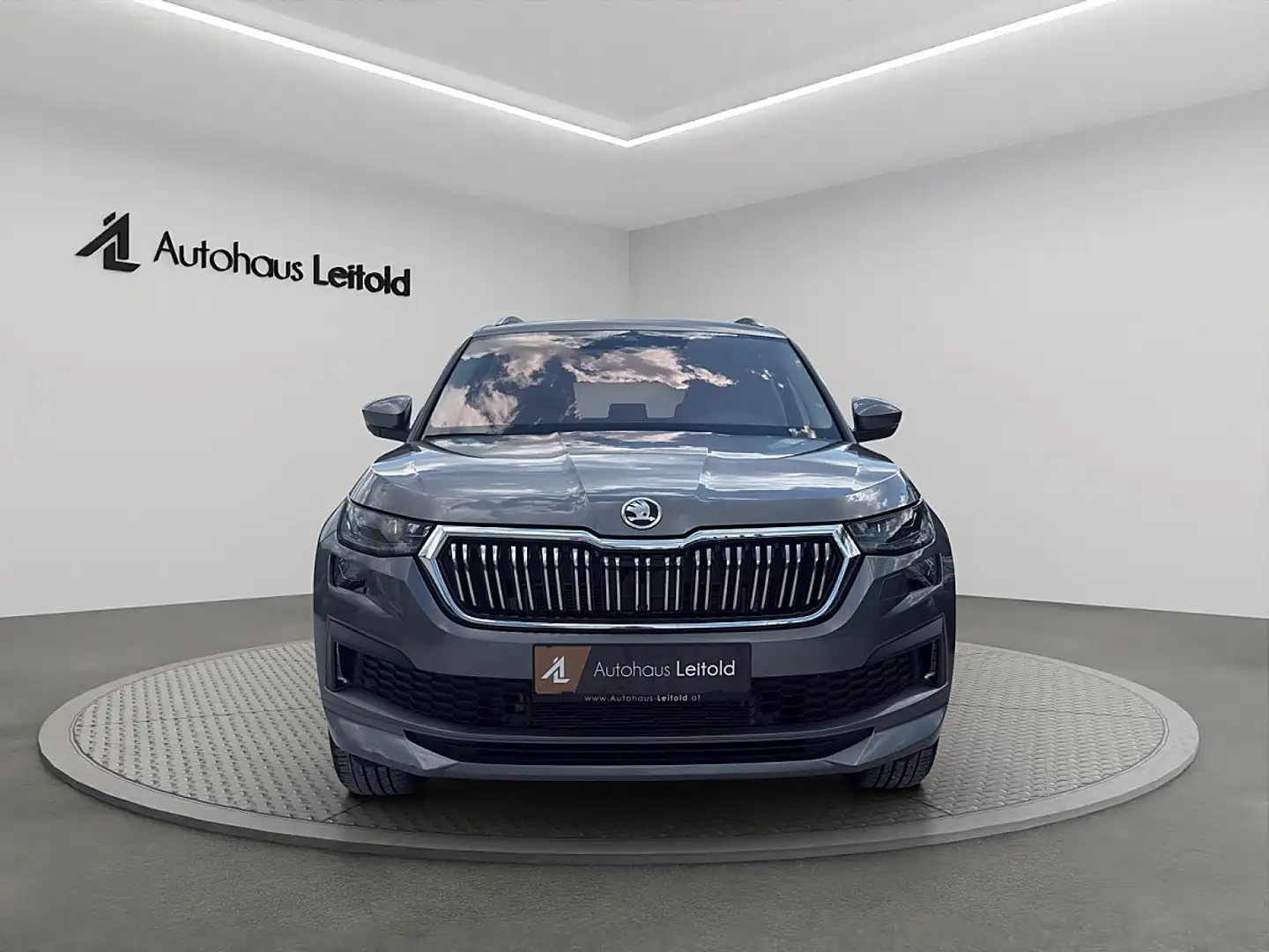 Skoda Kodiaq 2,0 TDI DSG LAURIN & KLEMENT AHK CAM LEDER MEMO... Grau - 2