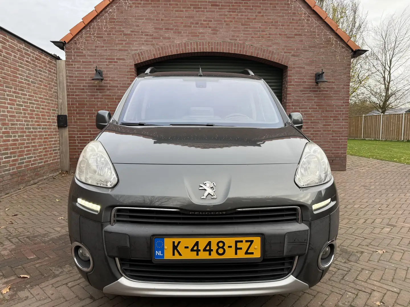Peugeot Partner Tepee 1.6 VTi Access trekhaak, pdc, nieuwe APK gar Grijs - 2
