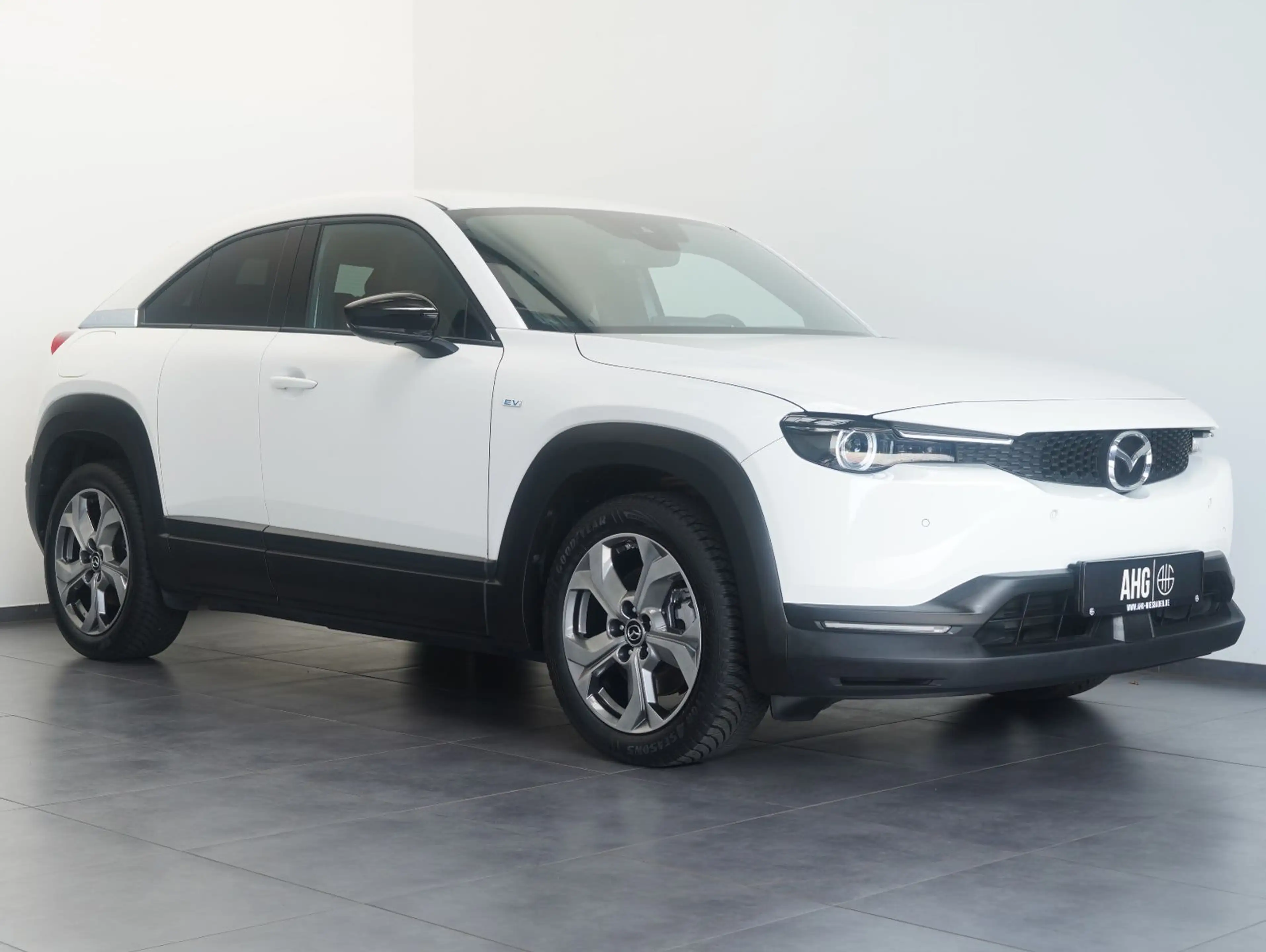 Mazda MX-30 e-SKYACTIV Advantage — photo 2