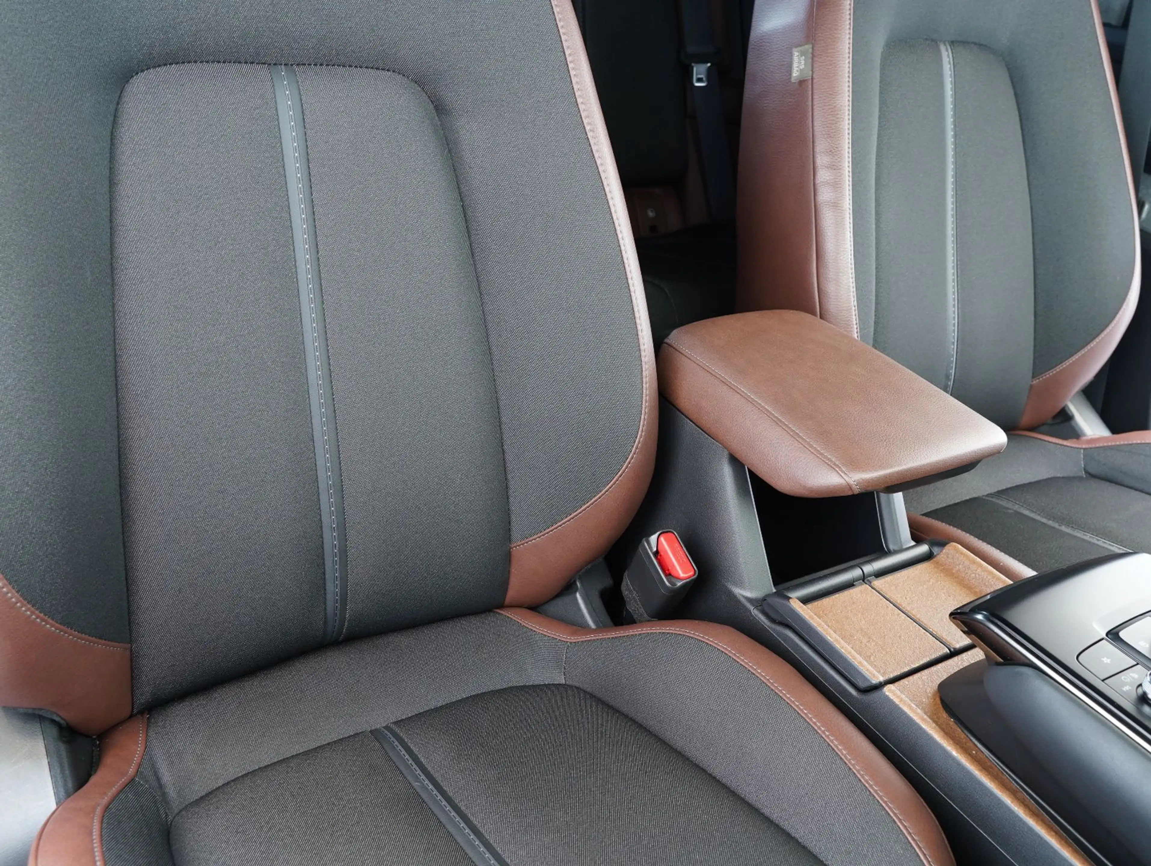 Mazda MX-30 e-SKYACTIV Advantage — photo 11