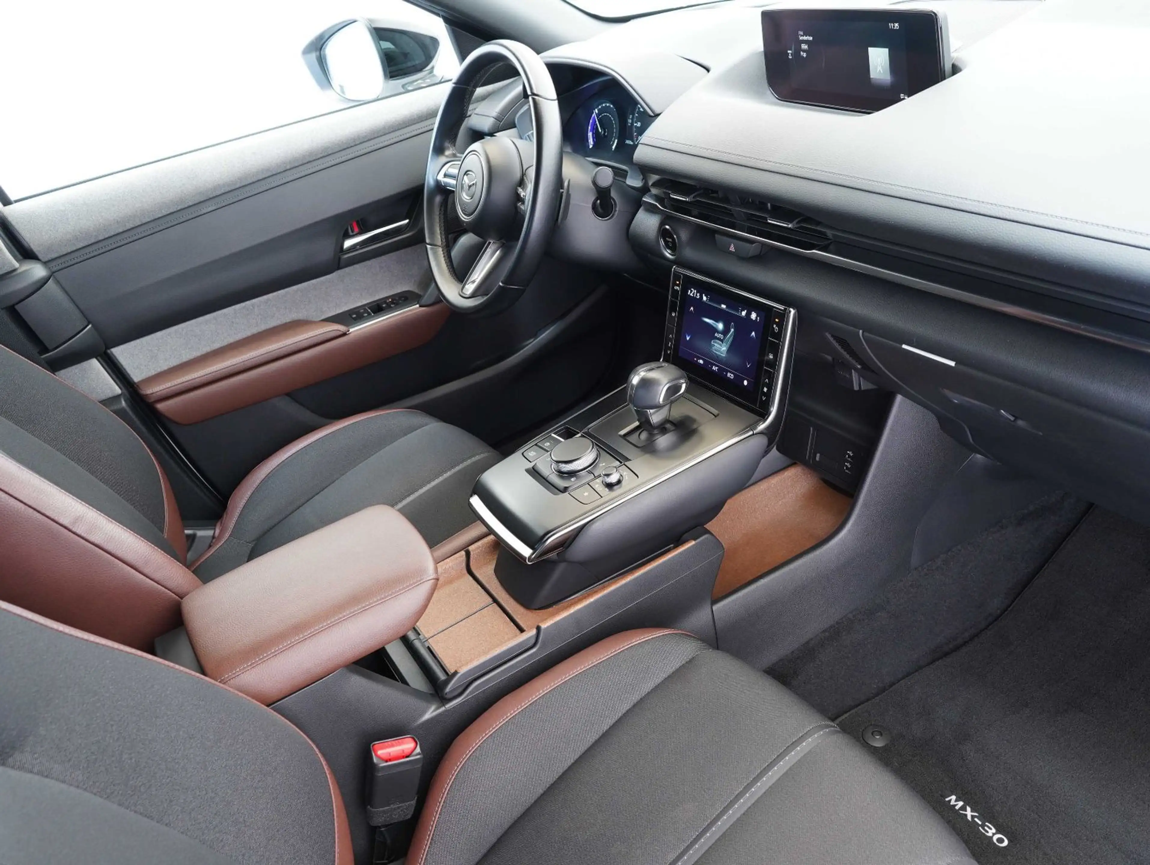 Mazda MX-30 e-SKYACTIV Advantage — photo 12