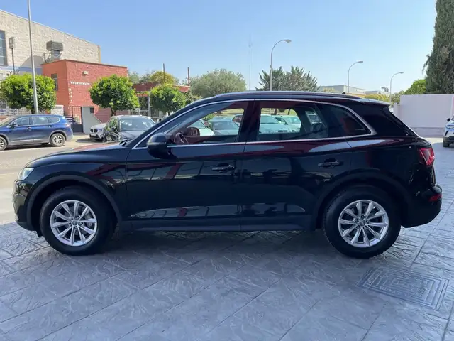 Audi Q5 view 9