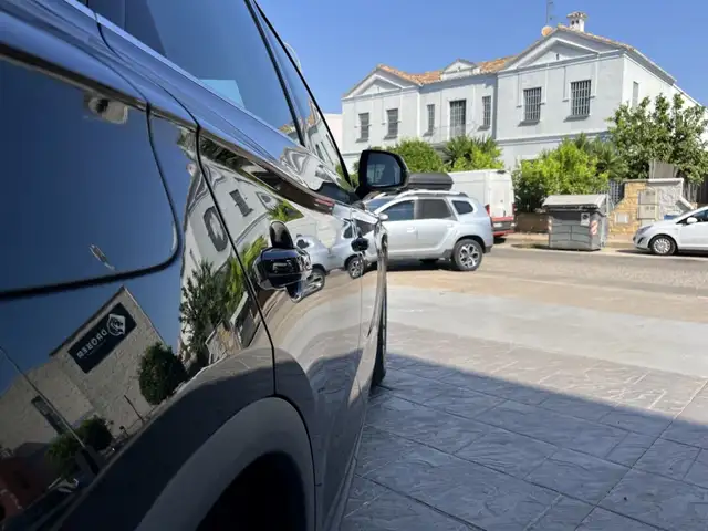 Audi Q5 view 14
