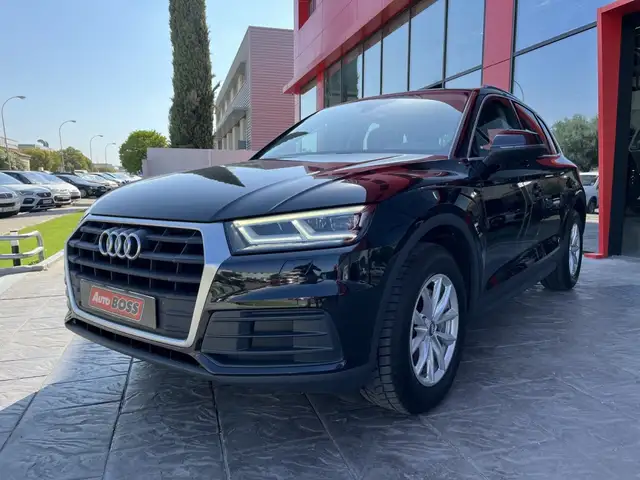 Audi Q5 view 11