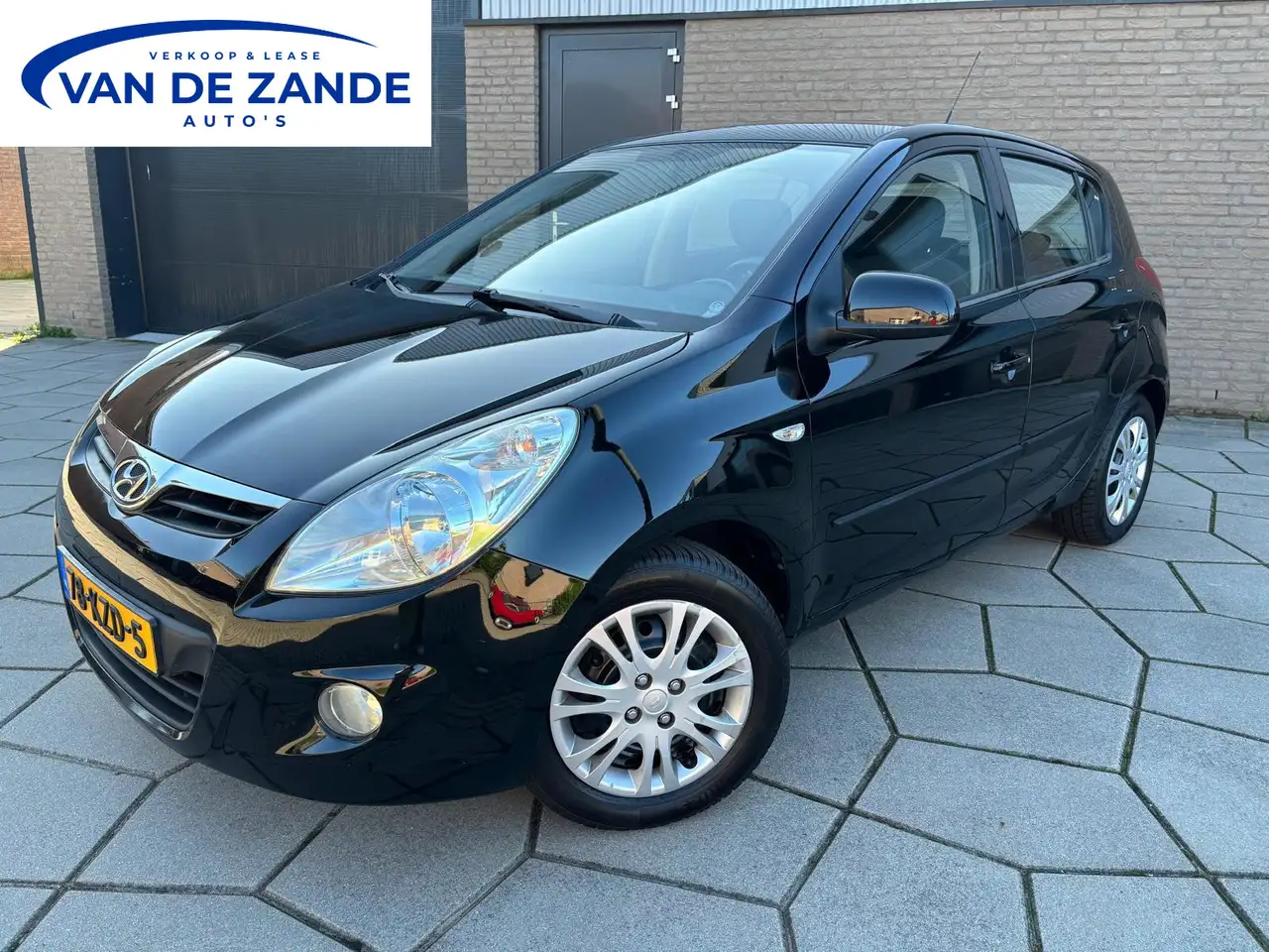 Hyundai i20 1.2i Business Edition|5 Drs|Airco|Zwartmetallic| — photo 1 of 26